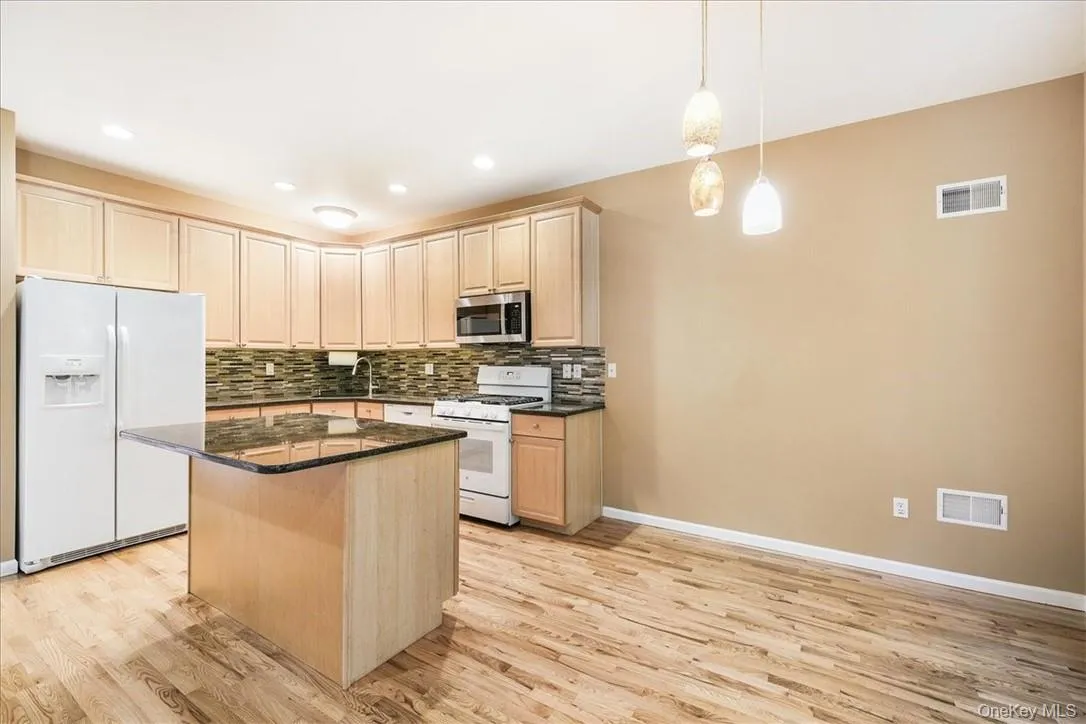 58 Alexander Court, Clarkstown, NY, 3 Bedrooms Bedrooms, 8 Rooms Rooms,3 BathroomsBathrooms,Residential Lease,Idx,Alexander,0,906085 58 Alexander Court, Clarkstown, NY, 3 Bedrooms Bedrooms, 8 Rooms Rooms,3 BathroomsBathrooms,Residential Lease,Idx,Alexander,0,906085