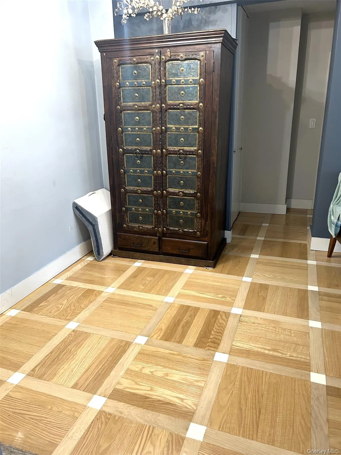 Detailed view of baseboards Detailed view of baseboards