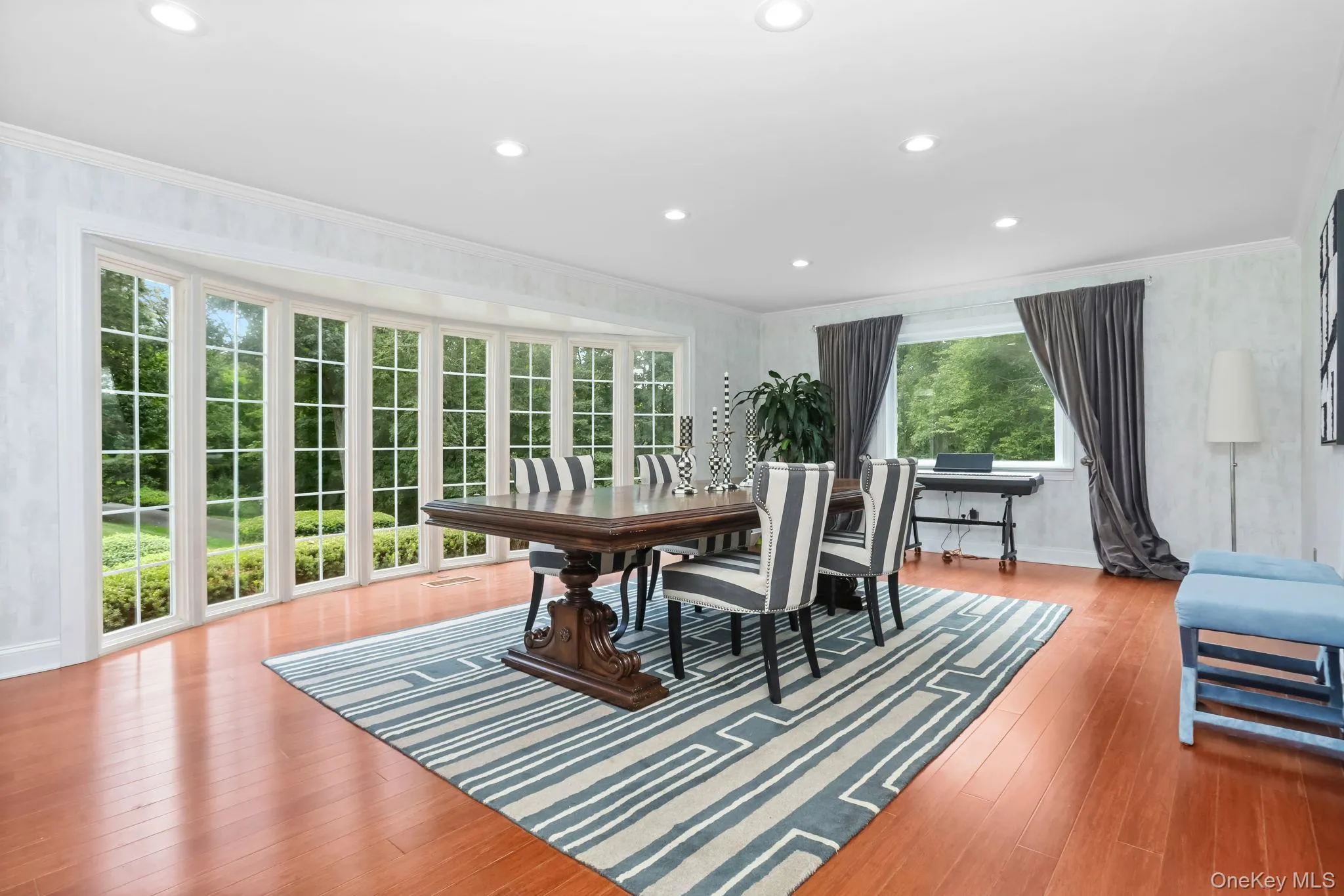 Expansive Dining Room with abundant natural light Expansive Dining Room with abundant natural light