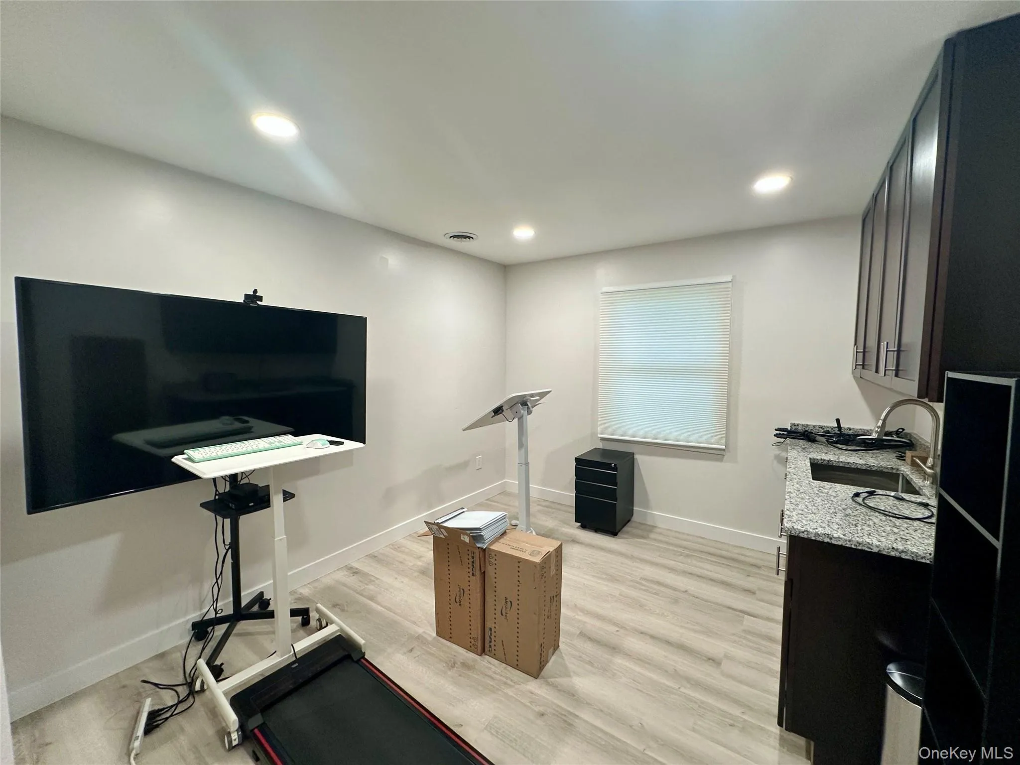 Exam Room (5) Exam Room (5)