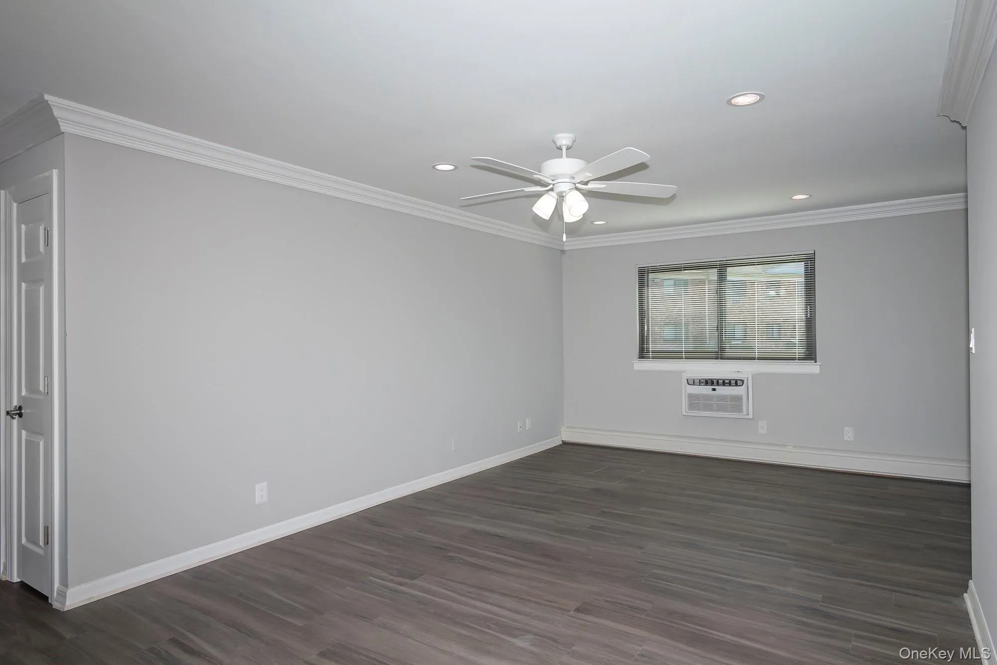 405 East Main Street, Islip, NY, 1 Bedroom Bedrooms, 4 Rooms Rooms,1 BathroomBathrooms,Residential Lease,Idx,East Main,0,906814 405 East Main Street, Islip, NY, 1 Bedroom Bedrooms, 4 Rooms Rooms,1 BathroomBathrooms,Residential Lease,Idx,East Main,0,906814