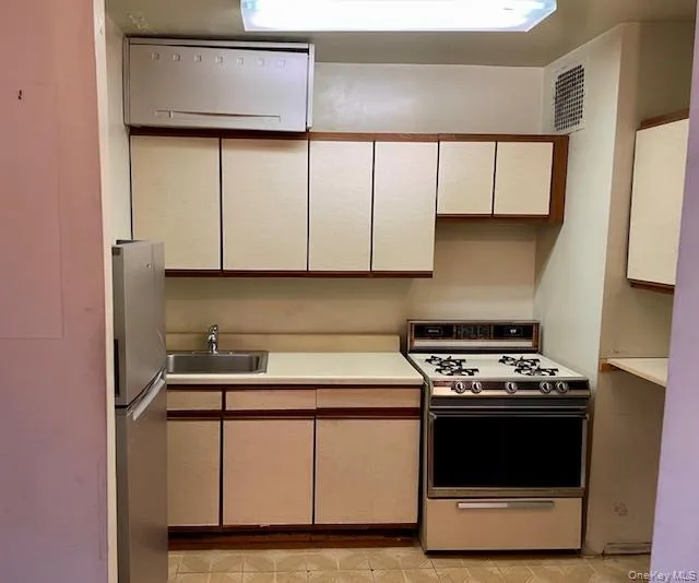 48-21 40 Street, New York, NY, 1 Bedroom Bedrooms, 3 Rooms Rooms,1 BathroomBathrooms,Residential,For Rent,40,0,906829 48-21 40 Street, New York, NY, 1 Bedroom Bedrooms, 3 Rooms Rooms,1 BathroomBathrooms,Residential,For Rent,40,0,906829