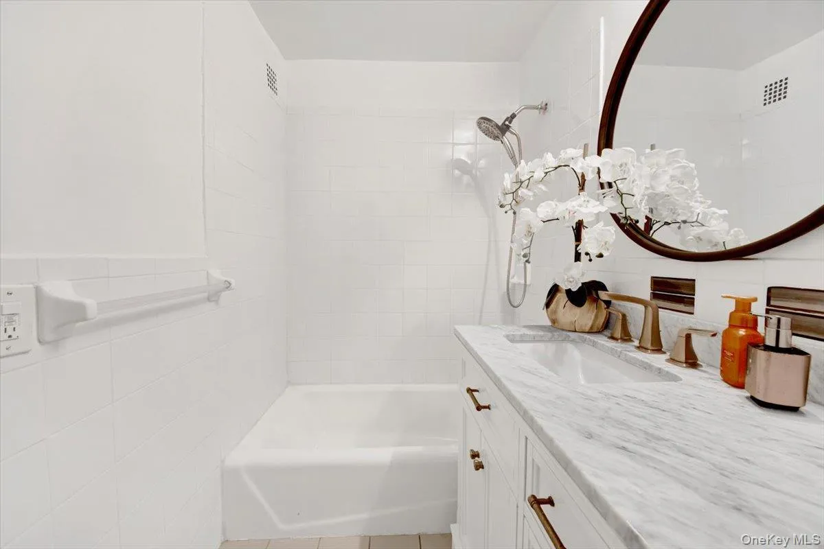 1 Balint Drive, Yonkers, NY, 3 Bedrooms Bedrooms, 5 Rooms Rooms,2 BathroomsBathrooms,Residential,For Rent,Balint,0,907679 1 Balint Drive, Yonkers, NY, 3 Bedrooms Bedrooms, 5 Rooms Rooms,2 BathroomsBathrooms,Residential,For Rent,Balint,0,907679