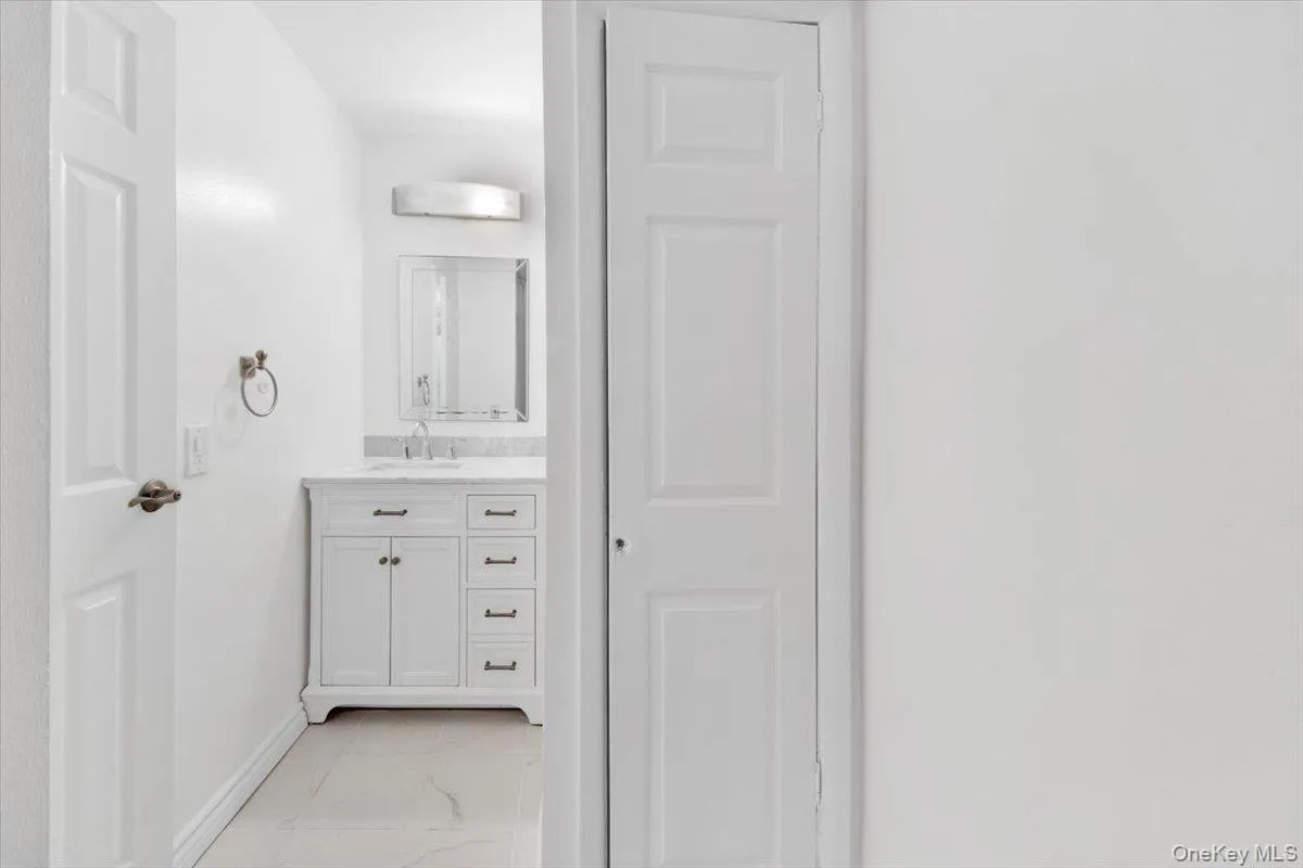 1 Balint Drive, Yonkers, NY, 3 Bedrooms Bedrooms, 5 Rooms Rooms,2 BathroomsBathrooms,Residential,For Rent,Balint,0,907679 1 Balint Drive, Yonkers, NY, 3 Bedrooms Bedrooms, 5 Rooms Rooms,2 BathroomsBathrooms,Residential,For Rent,Balint,0,907679