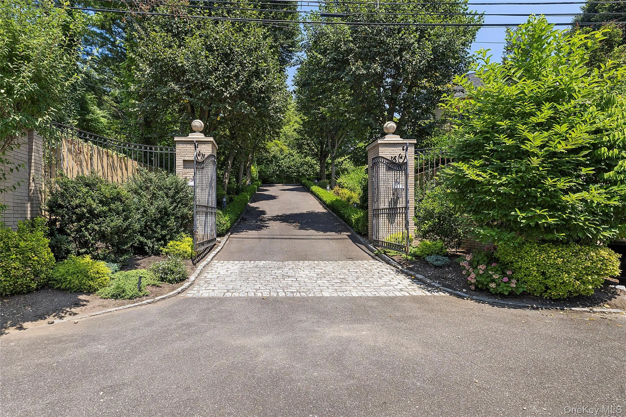13 Chanticlare Drive, North Hempstead, NY, 5 Bedrooms Bedrooms, 10 Rooms Rooms,5 BathroomsBathrooms,Residential Sale,For Rent,Chanticlare,0,907698 13 Chanticlare Drive, North Hempstead, NY, 5 Bedrooms Bedrooms, 10 Rooms Rooms,5 BathroomsBathrooms,Residential Sale,For Rent,Chanticlare,0,907698