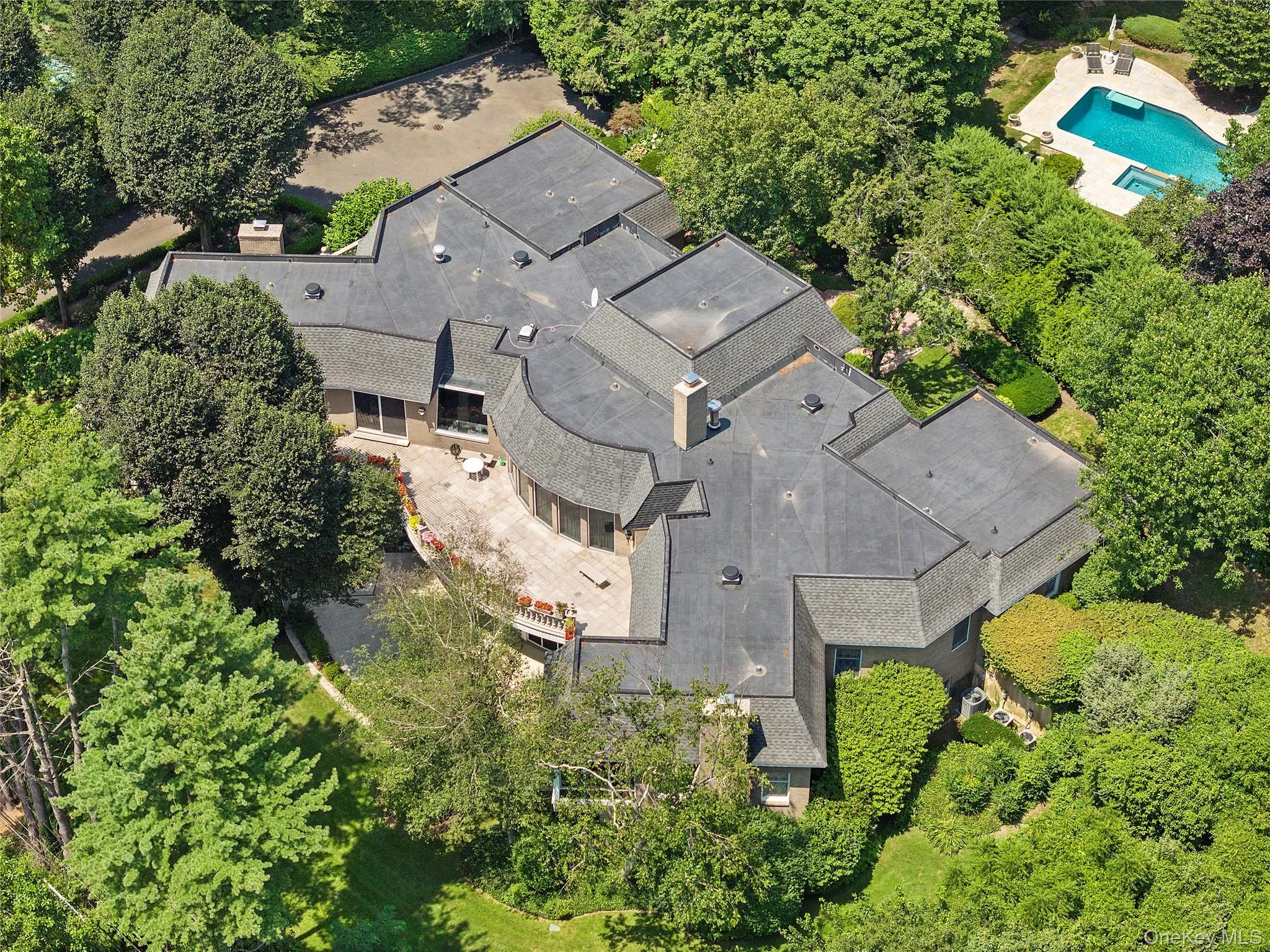 13 Chanticlare Drive, North Hempstead, NY, 5 Bedrooms Bedrooms, 10 Rooms Rooms,5 BathroomsBathrooms,Residential Sale,For Rent,Chanticlare,0,907698 13 Chanticlare Drive, North Hempstead, NY, 5 Bedrooms Bedrooms, 10 Rooms Rooms,5 BathroomsBathrooms,Residential Sale,For Rent,Chanticlare,0,907698