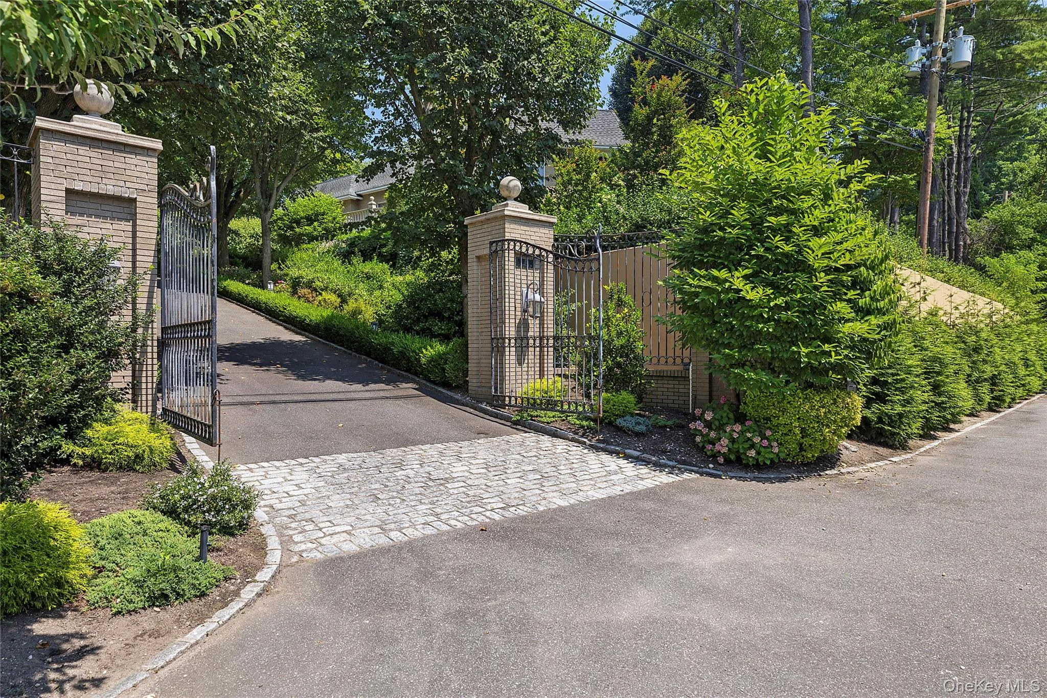 13 Chanticlare Drive, North Hempstead, NY, 5 Bedrooms Bedrooms, 10 Rooms Rooms,5 BathroomsBathrooms,Residential Sale,For Rent,Chanticlare,0,907698 13 Chanticlare Drive, North Hempstead, NY, 5 Bedrooms Bedrooms, 10 Rooms Rooms,5 BathroomsBathrooms,Residential Sale,For Rent,Chanticlare,0,907698