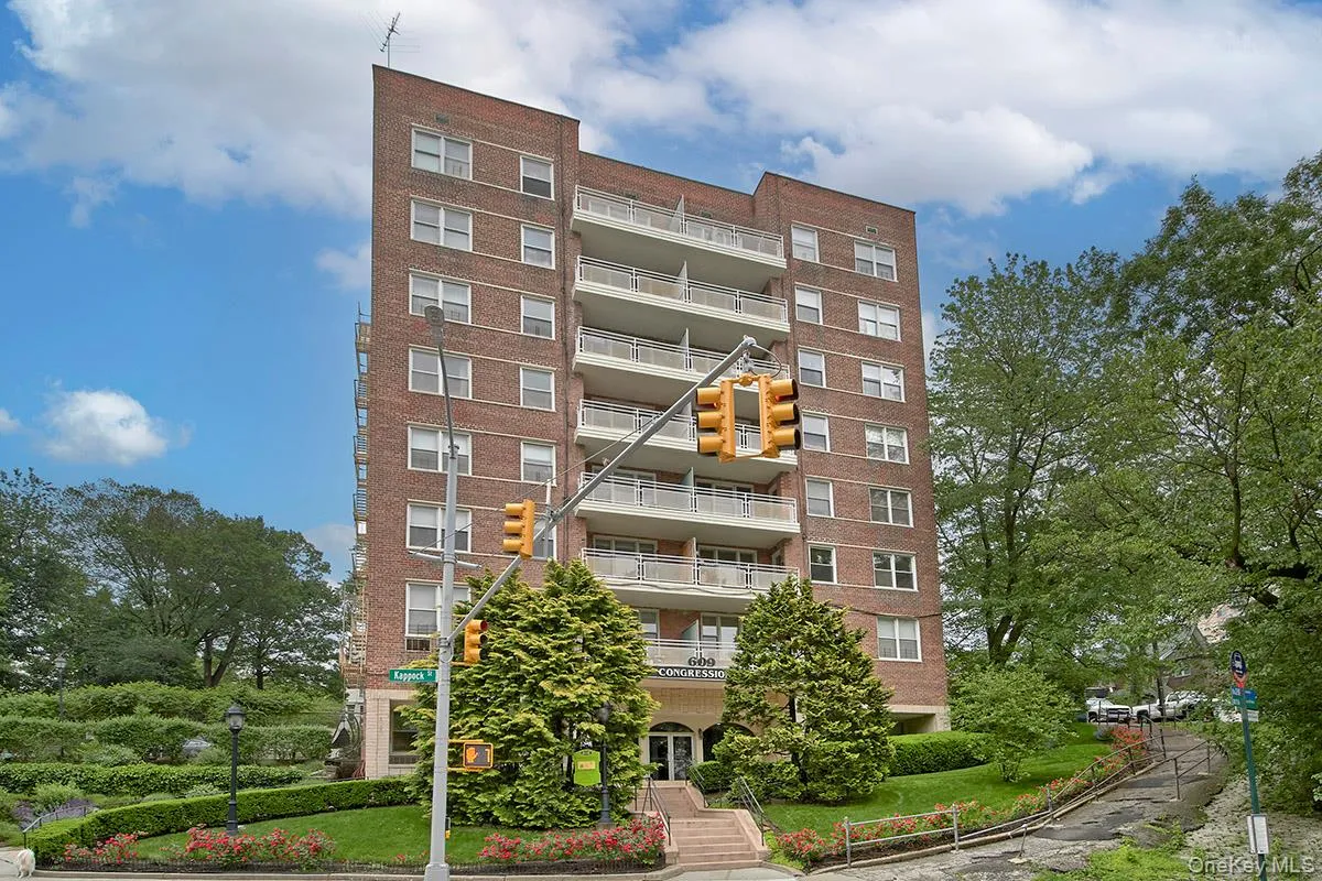 View of apartment building / complex View of apartment building / complex