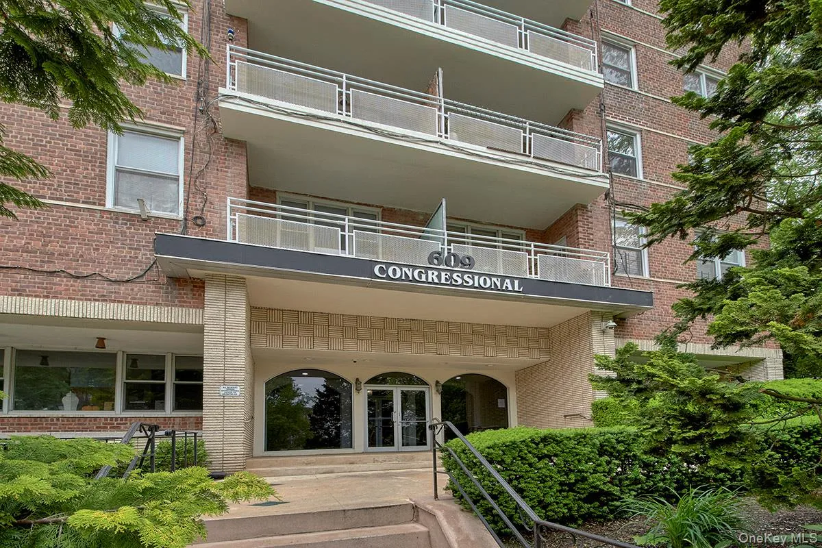 View of apartment building / complex View of apartment building / complex