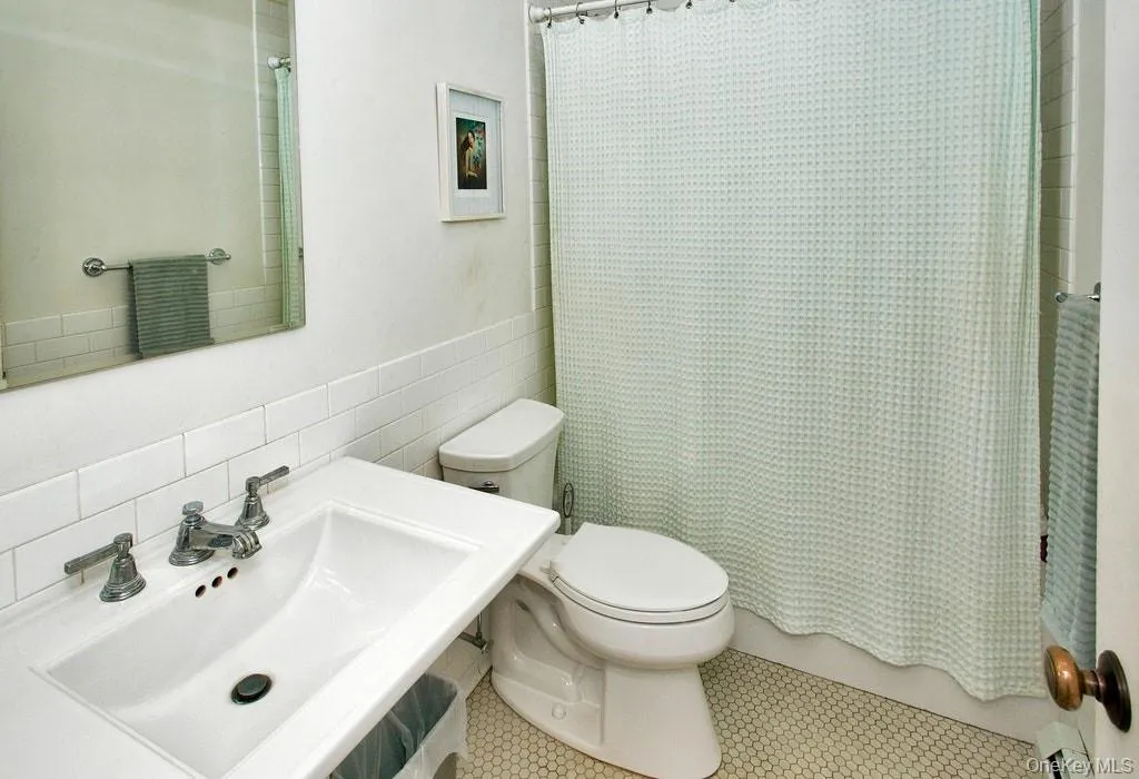 71 Broadway, Orangetown, NY, 2 Bedrooms Bedrooms, 4 Rooms Rooms,1 BathroomBathrooms,Residential Lease,Idx,Broadway,907881 71 Broadway, Orangetown, NY, 2 Bedrooms Bedrooms, 4 Rooms Rooms,1 BathroomBathrooms,Residential Lease,Idx,Broadway,907881