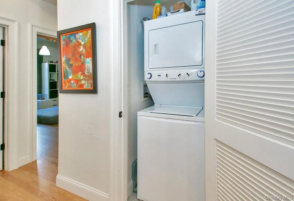 71 Broadway, Orangetown, NY, 2 Bedrooms Bedrooms, 4 Rooms Rooms,1 BathroomBathrooms,Residential Lease,Idx,Broadway,907881 71 Broadway, Orangetown, NY, 2 Bedrooms Bedrooms, 4 Rooms Rooms,1 BathroomBathrooms,Residential Lease,Idx,Broadway,907881