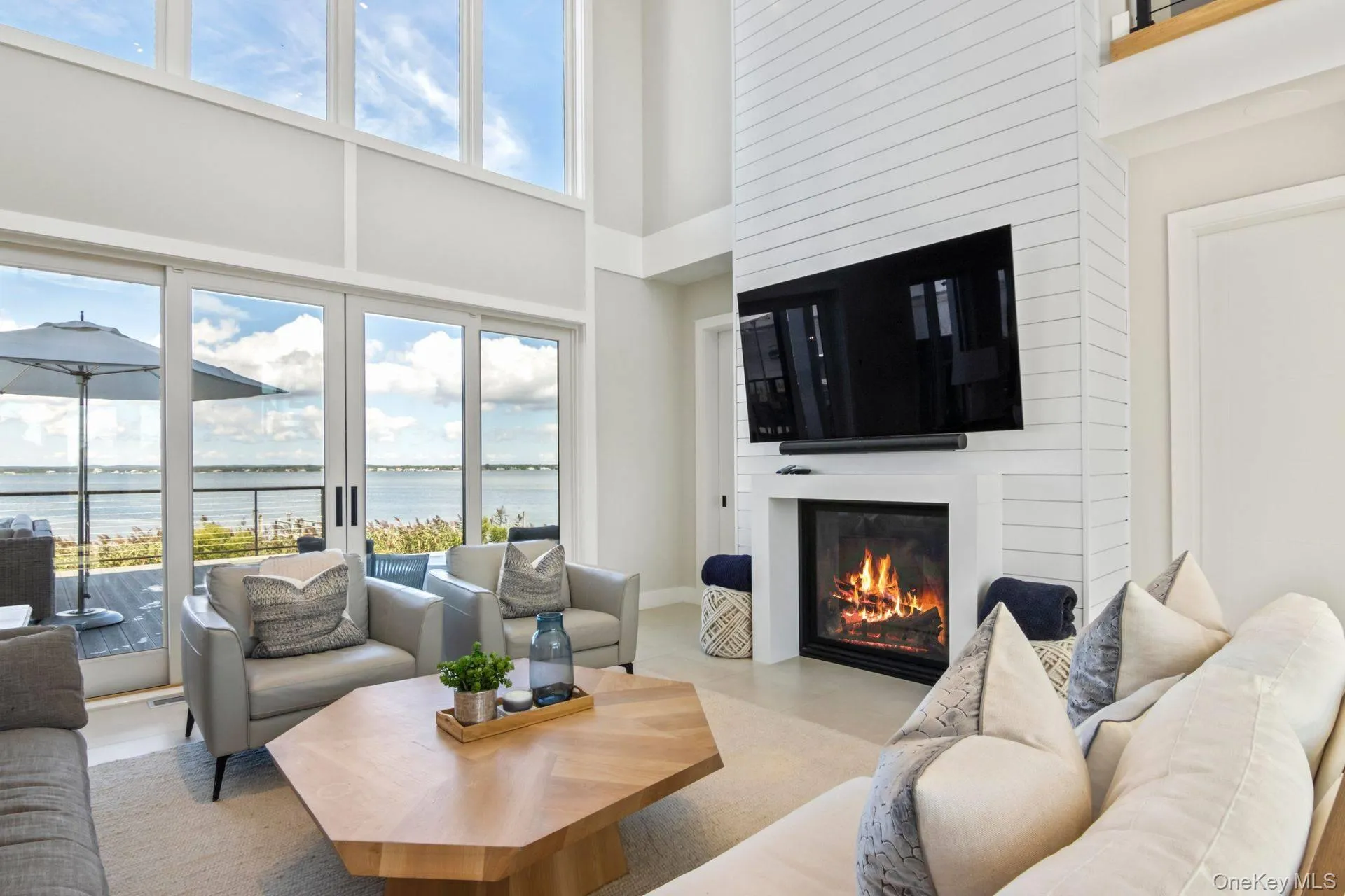Living room with a high ceiling and fireplace Living room with a high ceiling and fireplace