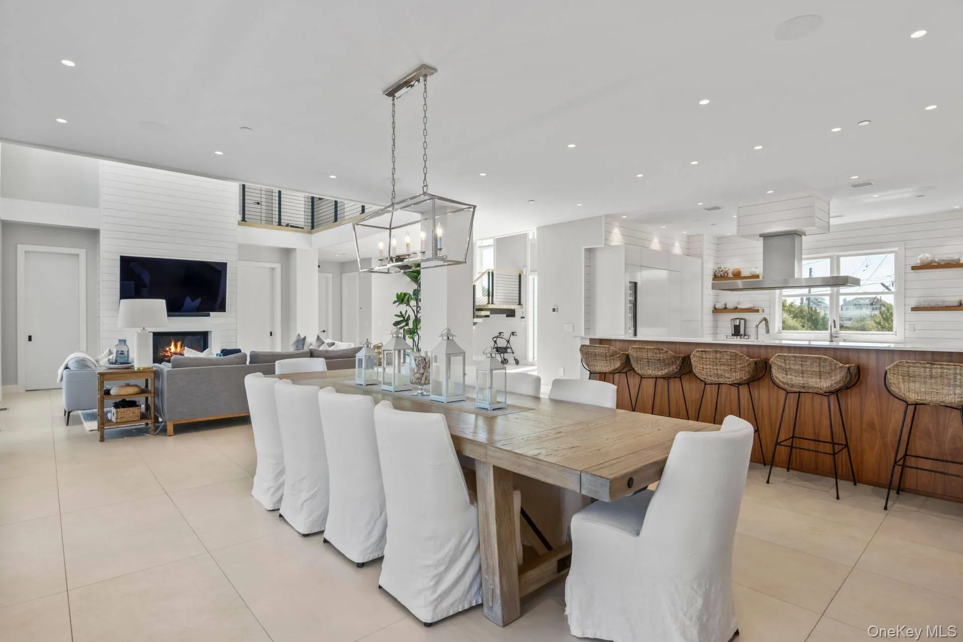 Open floor plan -Dining area Open floor plan -Dining area