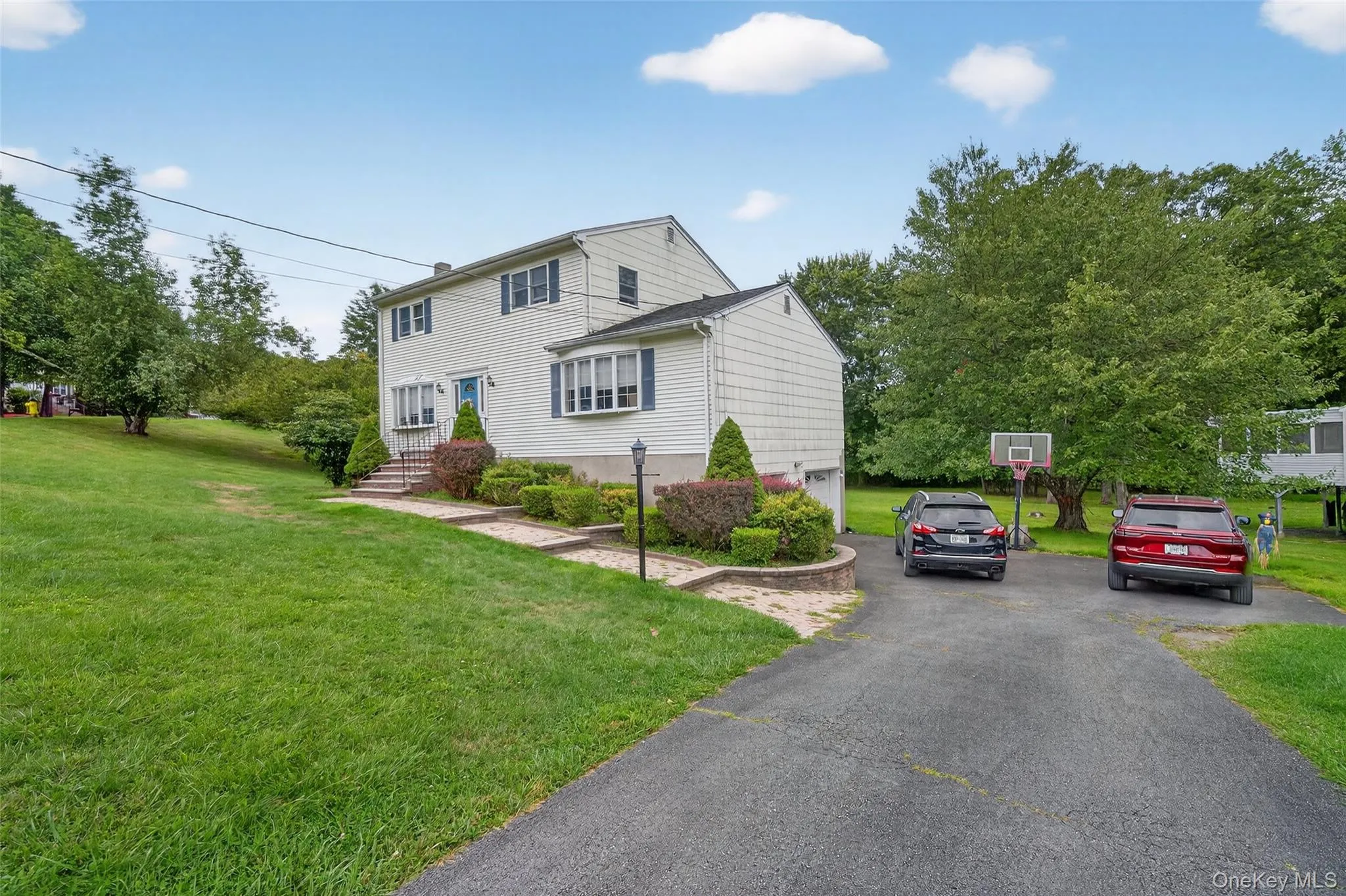 View of front facade with a front yard and driveway View of front facade with a front yard and driveway
