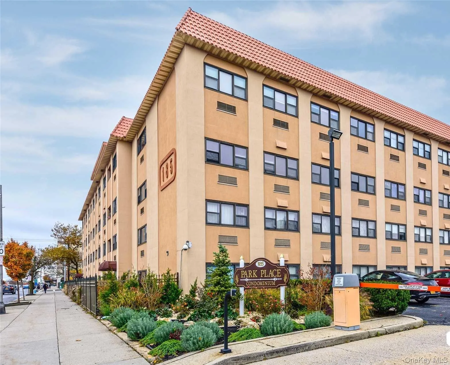 View of apartment building / complex View of apartment building / complex