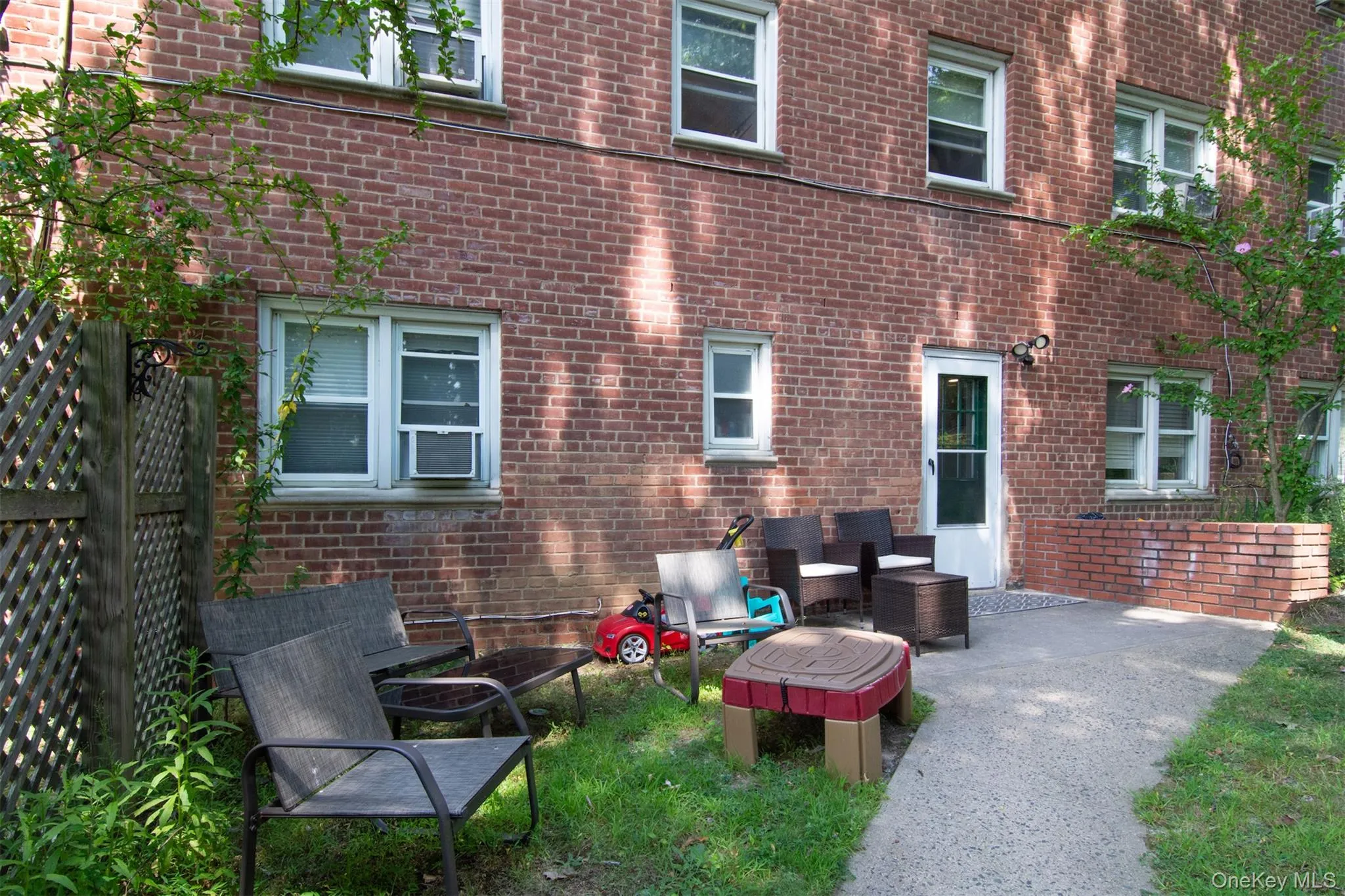 Rare private patio for grilling/relaxing Rare private patio for grilling/relaxing