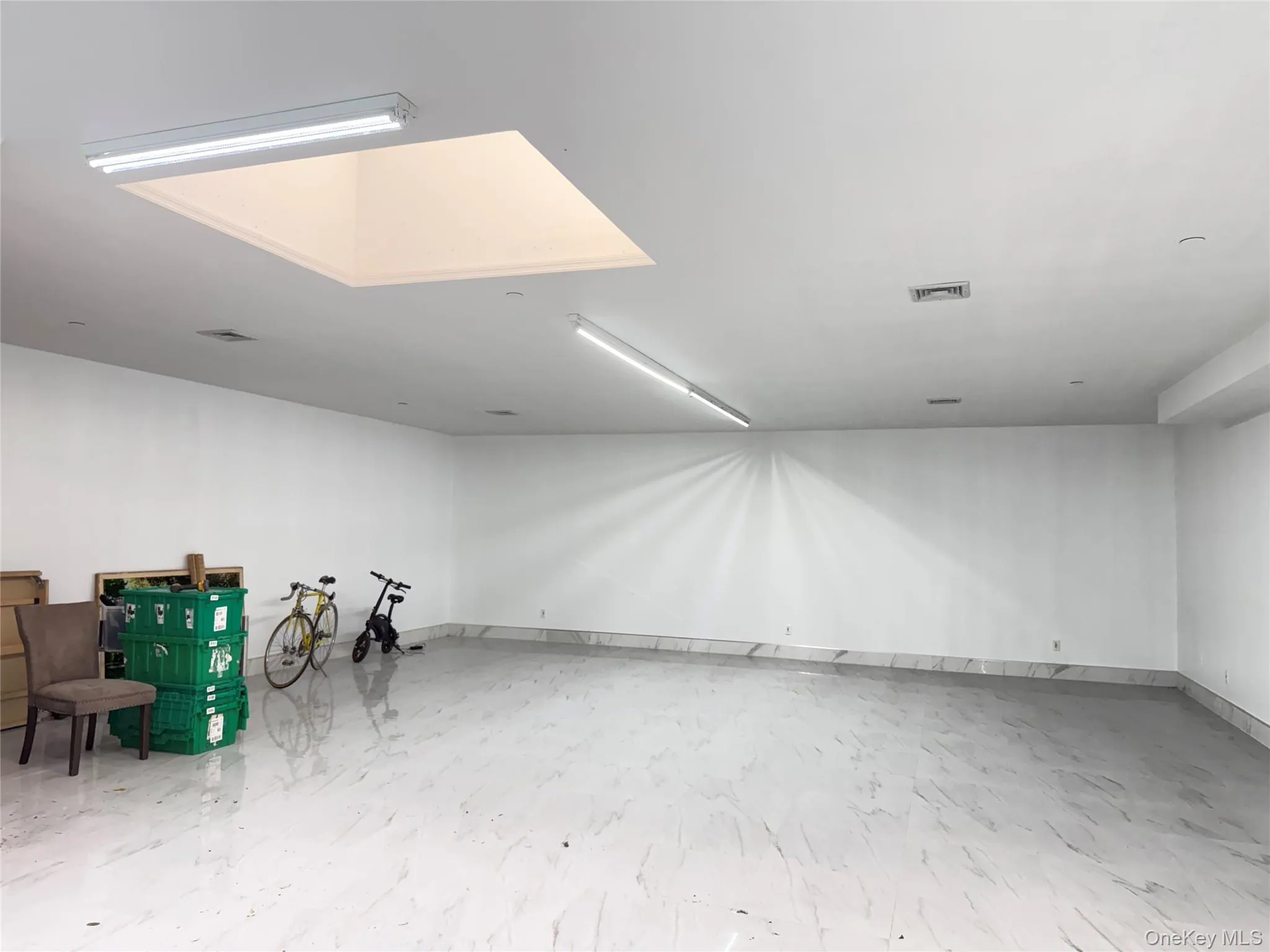 Miscellaneous room featuring baseboards Miscellaneous room featuring baseboards