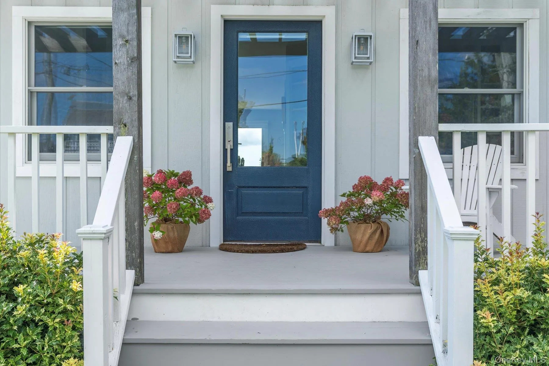 Beautiful front porch and entryway. Beautiful front porch and entryway.