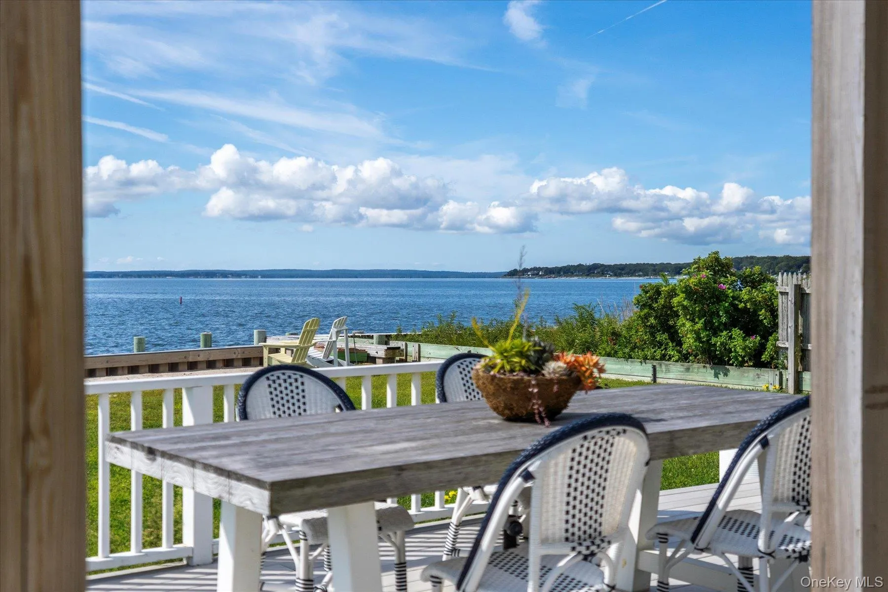 Dining Al Fresco by the bay made easy. Dining Al Fresco by the bay made easy.