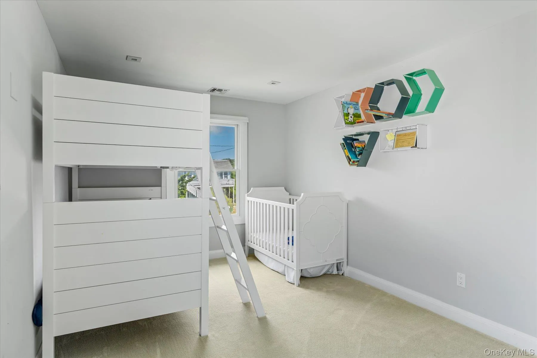 Comfortable and spacious guest bedroom. Comfortable and spacious guest bedroom.