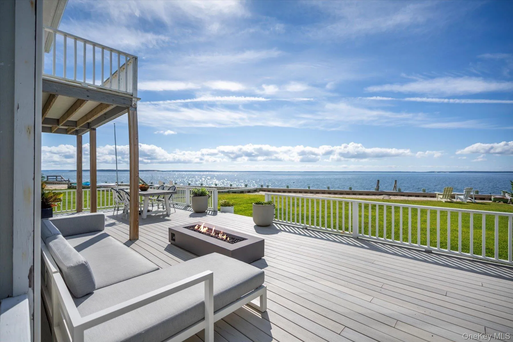 Expansive deck ideal for al fresco dining, gatherings and waterfront entertaining. Expansive deck ideal for al fresco dining, gatherings and waterfront entertaining.