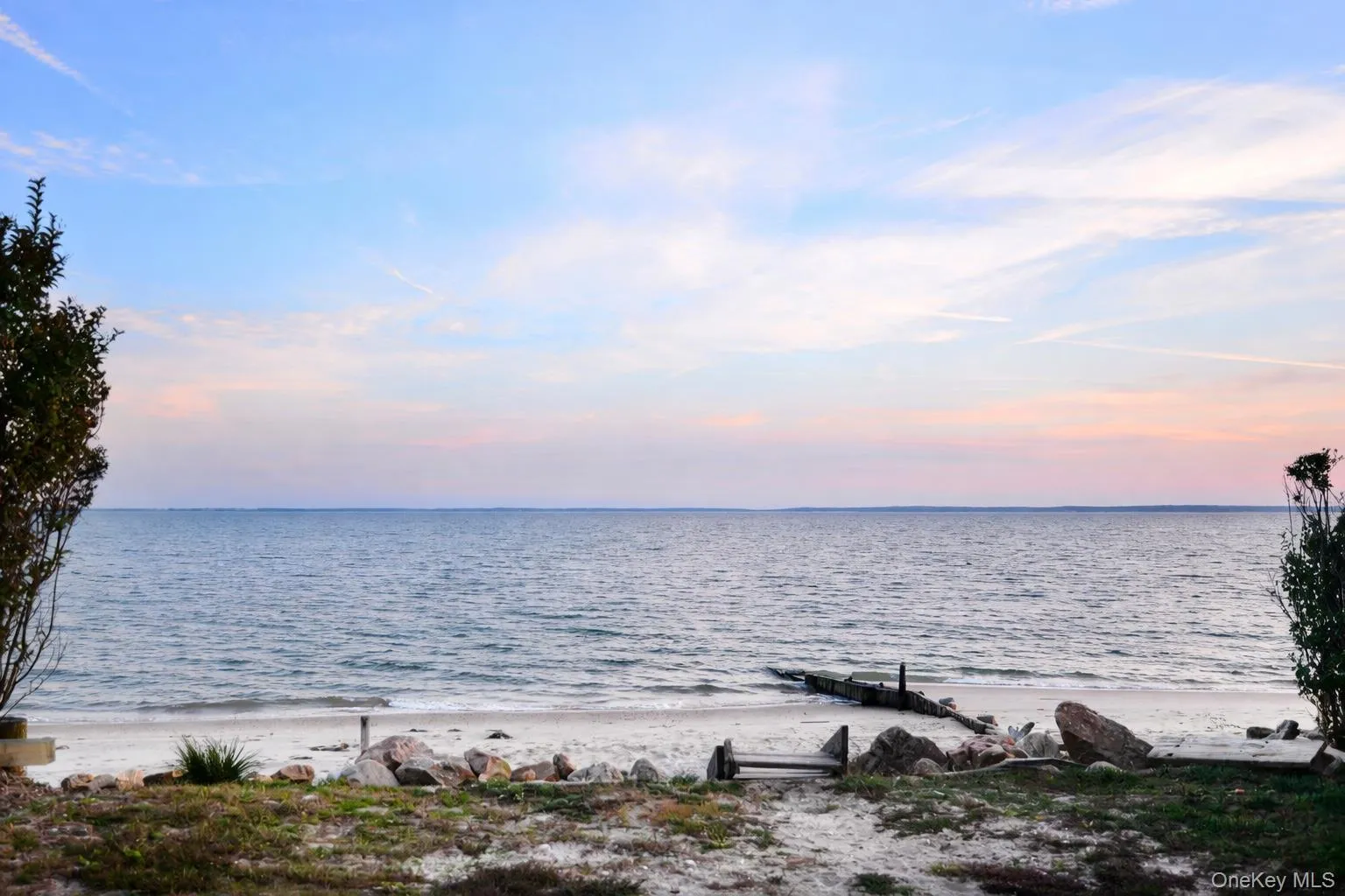Soft shoreline moments and effortless water access - this private association beach offers an additional peaceful setting for swimming, kayaking or paddleboarding. Soft shoreline moments and effortless water access - this private association beach offers an additional peaceful setting for swimming, kayaking or paddleboarding.