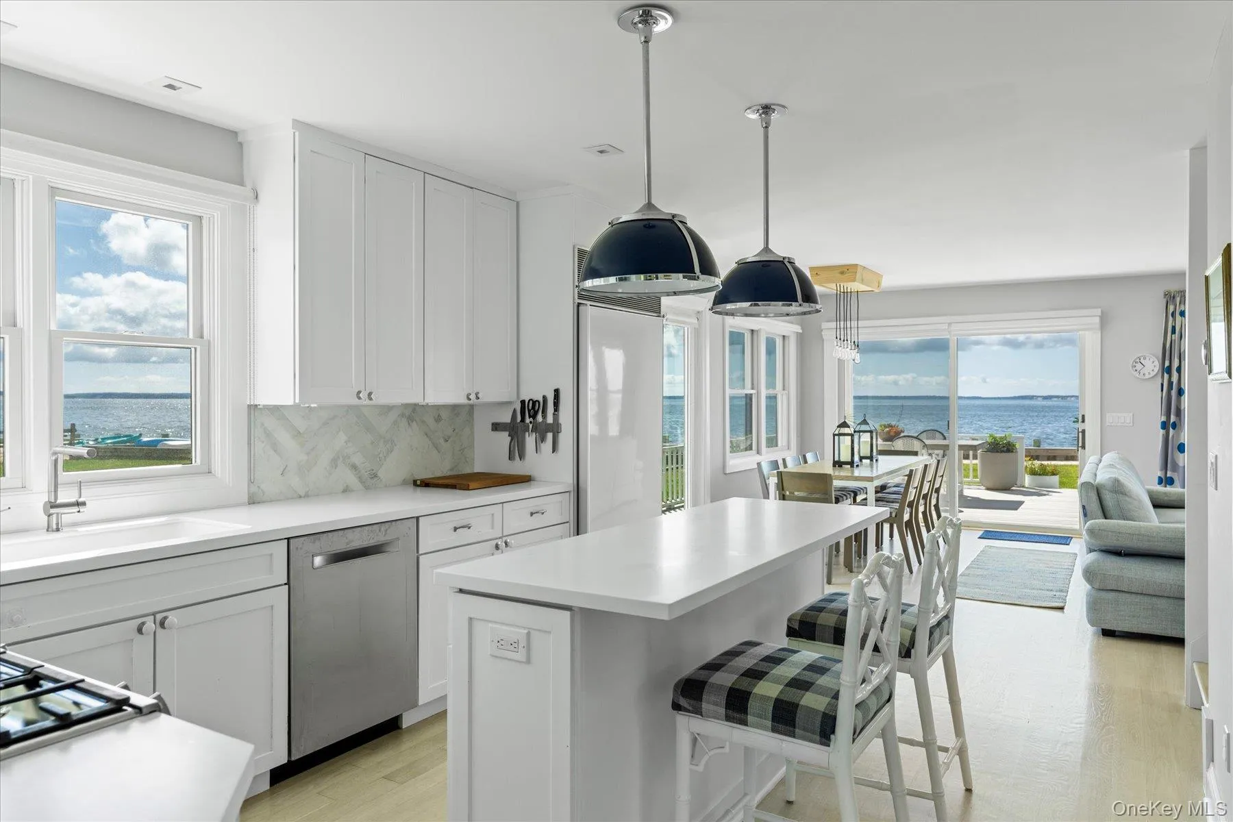 Cook and entertain while enjoying a surround of windows capturing Peconic Bay and the coastal landscape beyond. Cook and entertain while enjoying a surround of windows capturing Peconic Bay and the coastal landscape beyond.