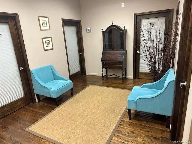 Waiting area for clients/customers Waiting area for clients/customers