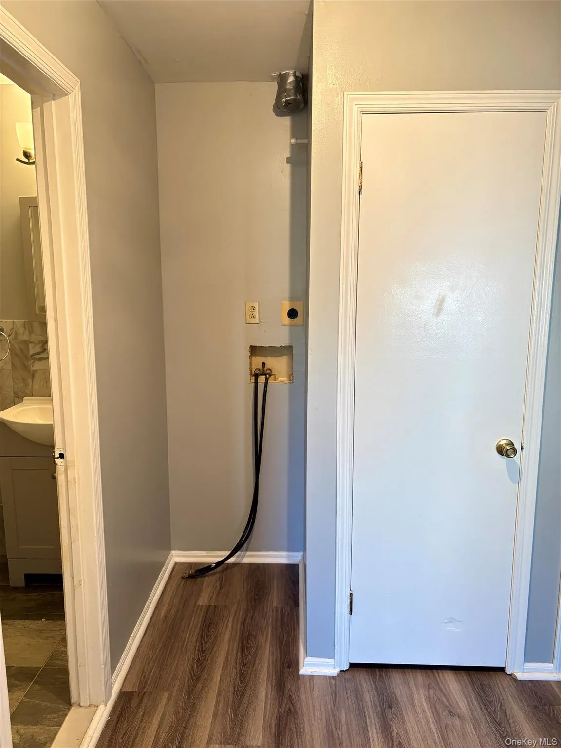 Washer/dryer hookup Washer/dryer hookup