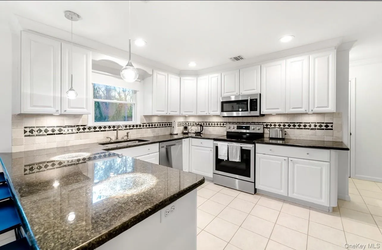 212 Fairway Drive, Riverhead, NY, 4 Bedrooms Bedrooms, 10 Rooms Rooms,2 BathroomsBathrooms,Residential Lease,Idx,Fairway,0,908871 212 Fairway Drive, Riverhead, NY, 4 Bedrooms Bedrooms, 10 Rooms Rooms,2 BathroomsBathrooms,Residential Lease,Idx,Fairway,0,908871