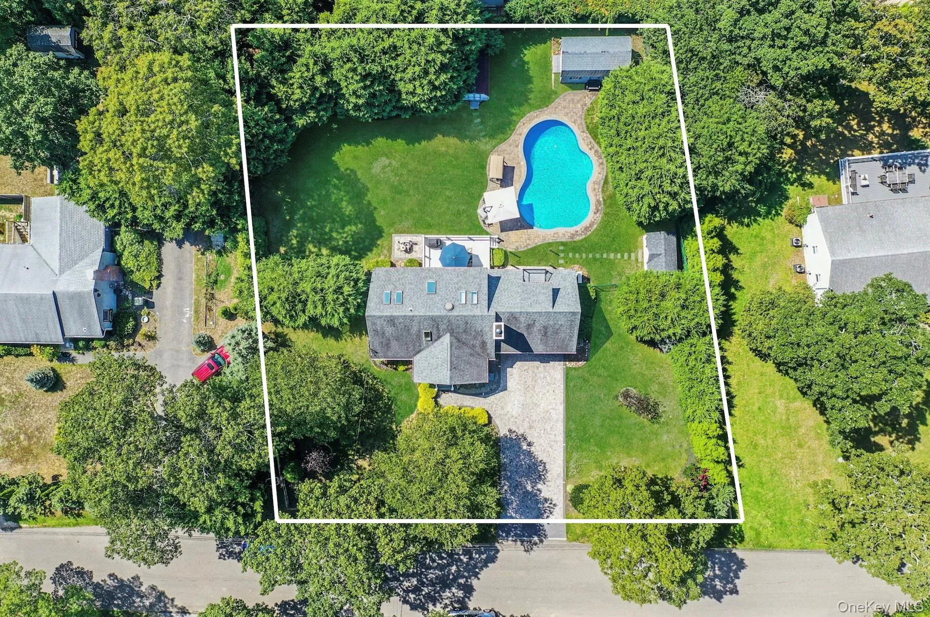 Aerial view of property\'s location featuring property boundaries highlighted and a pool Aerial view of property\'s location featuring property boundaries highlighted and a pool