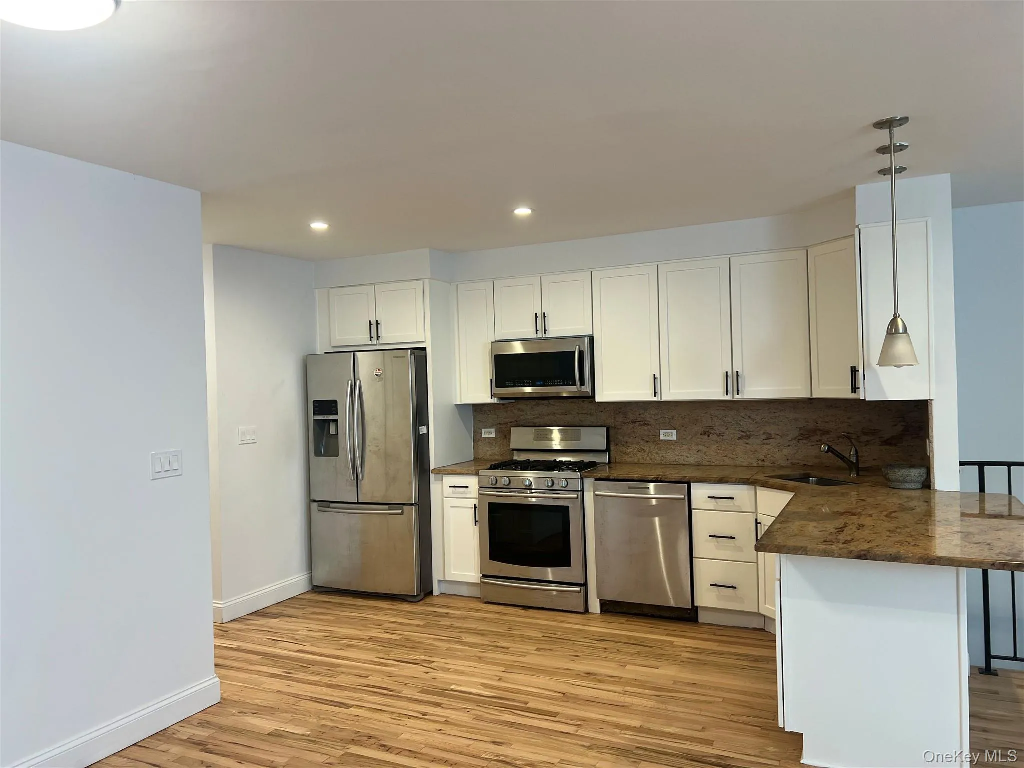 10008 Shore Front Parkway, New York, NY, 2 Bedrooms Bedrooms, 6 Rooms Rooms,2 BathroomsBathrooms,Residential,For Rent,Shore Front,0,909053 10008 Shore Front Parkway, New York, NY, 2 Bedrooms Bedrooms, 6 Rooms Rooms,2 BathroomsBathrooms,Residential,For Rent,Shore Front,0,909053