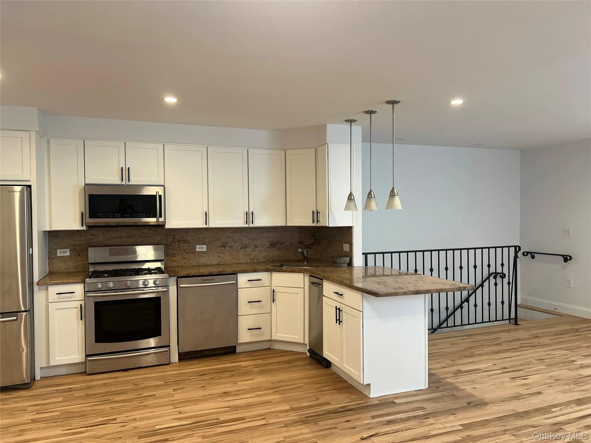 10008 Shore Front Parkway, New York, NY, 2 Bedrooms Bedrooms, 6 Rooms Rooms,2 BathroomsBathrooms,Residential,For Rent,Shore Front,0,909053 10008 Shore Front Parkway, New York, NY, 2 Bedrooms Bedrooms, 6 Rooms Rooms,2 BathroomsBathrooms,Residential,For Rent,Shore Front,0,909053