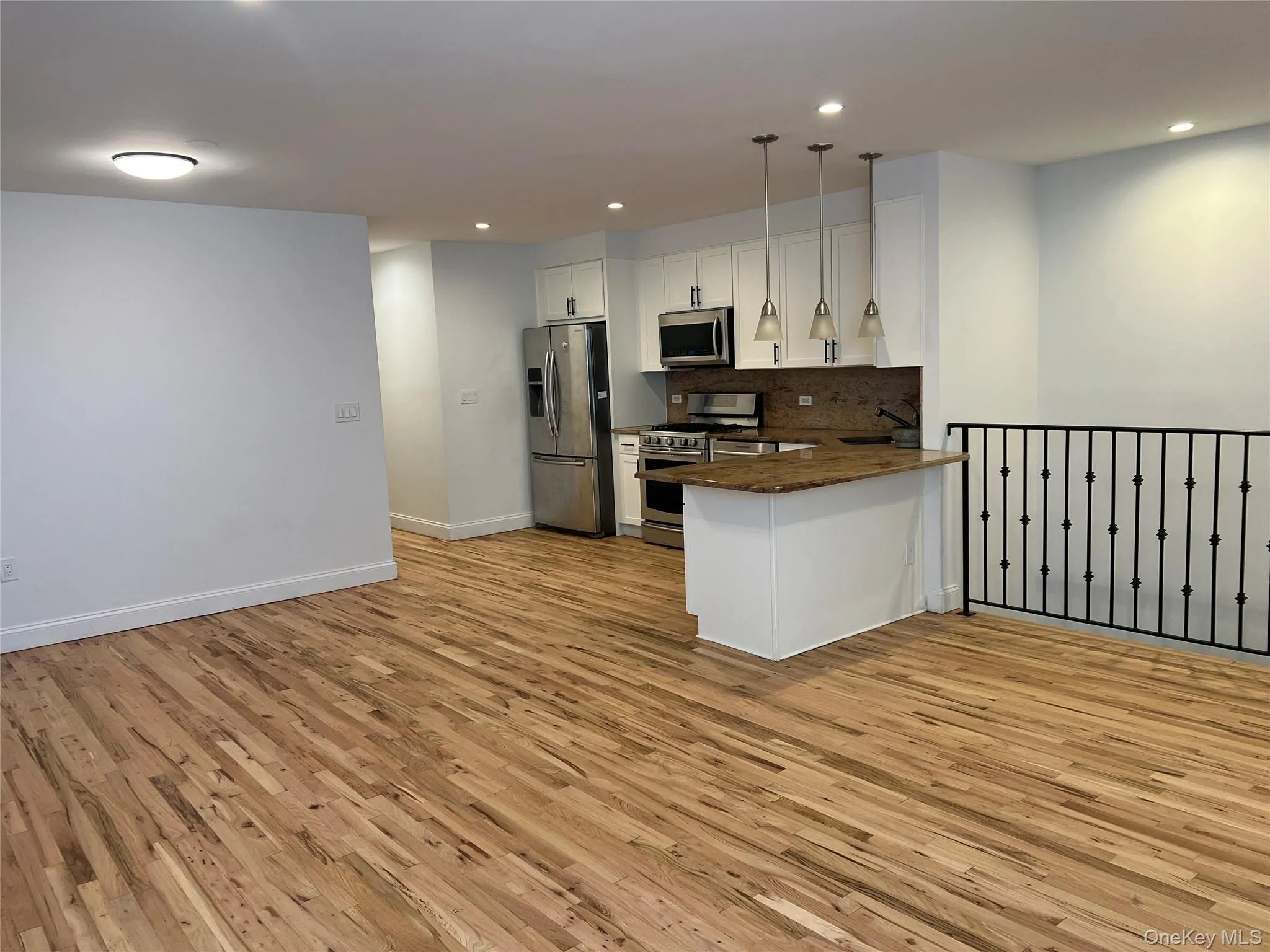 10008 Shore Front Parkway, New York, NY, 2 Bedrooms Bedrooms, 6 Rooms Rooms,2 BathroomsBathrooms,Residential,For Rent,Shore Front,0,909053 10008 Shore Front Parkway, New York, NY, 2 Bedrooms Bedrooms, 6 Rooms Rooms,2 BathroomsBathrooms,Residential,For Rent,Shore Front,0,909053