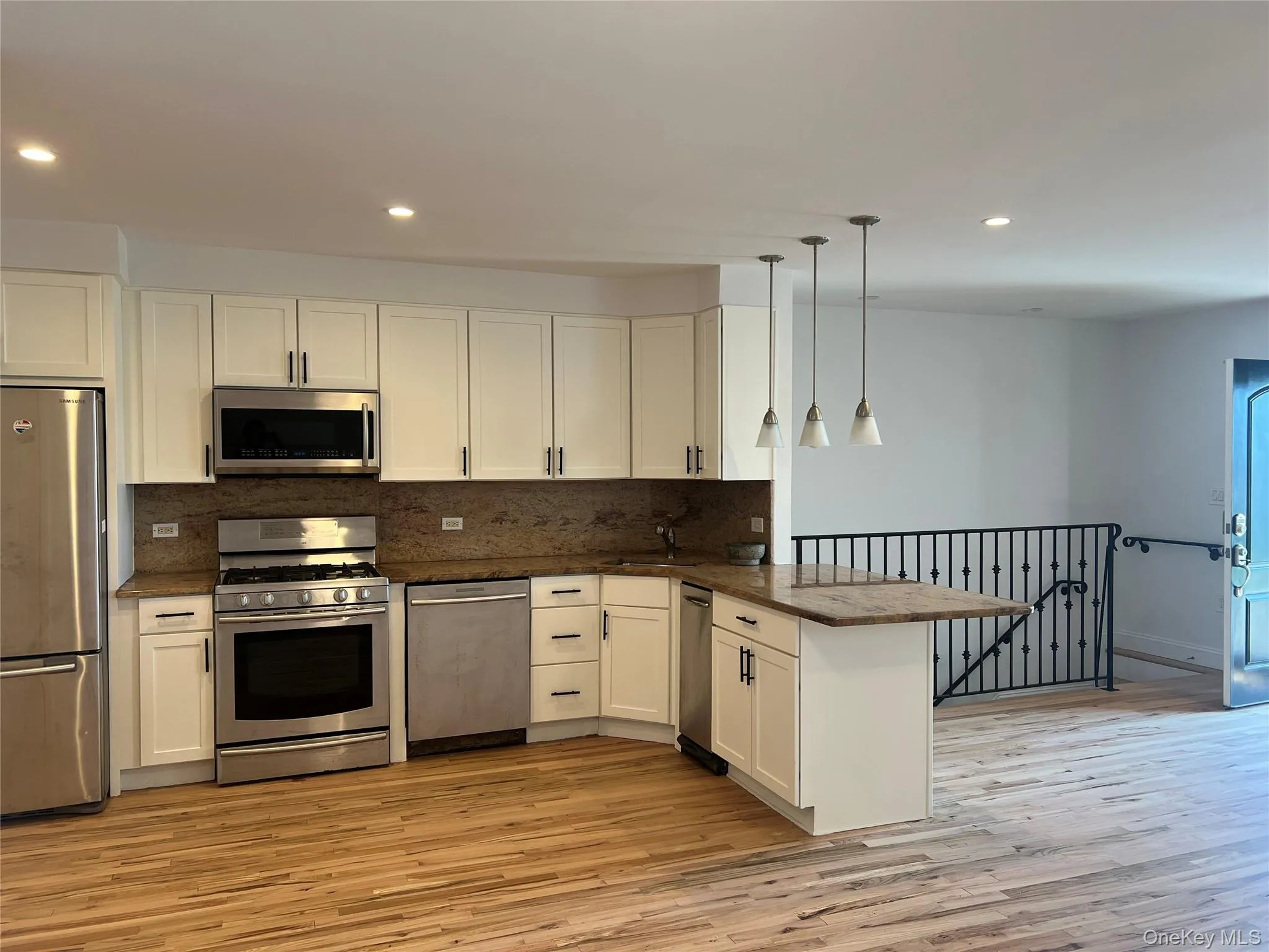 10008 Shore Front Parkway, New York, NY, 2 Bedrooms Bedrooms, 6 Rooms Rooms,2 BathroomsBathrooms,Residential,For Rent,Shore Front,0,909053 10008 Shore Front Parkway, New York, NY, 2 Bedrooms Bedrooms, 6 Rooms Rooms,2 BathroomsBathrooms,Residential,For Rent,Shore Front,0,909053
