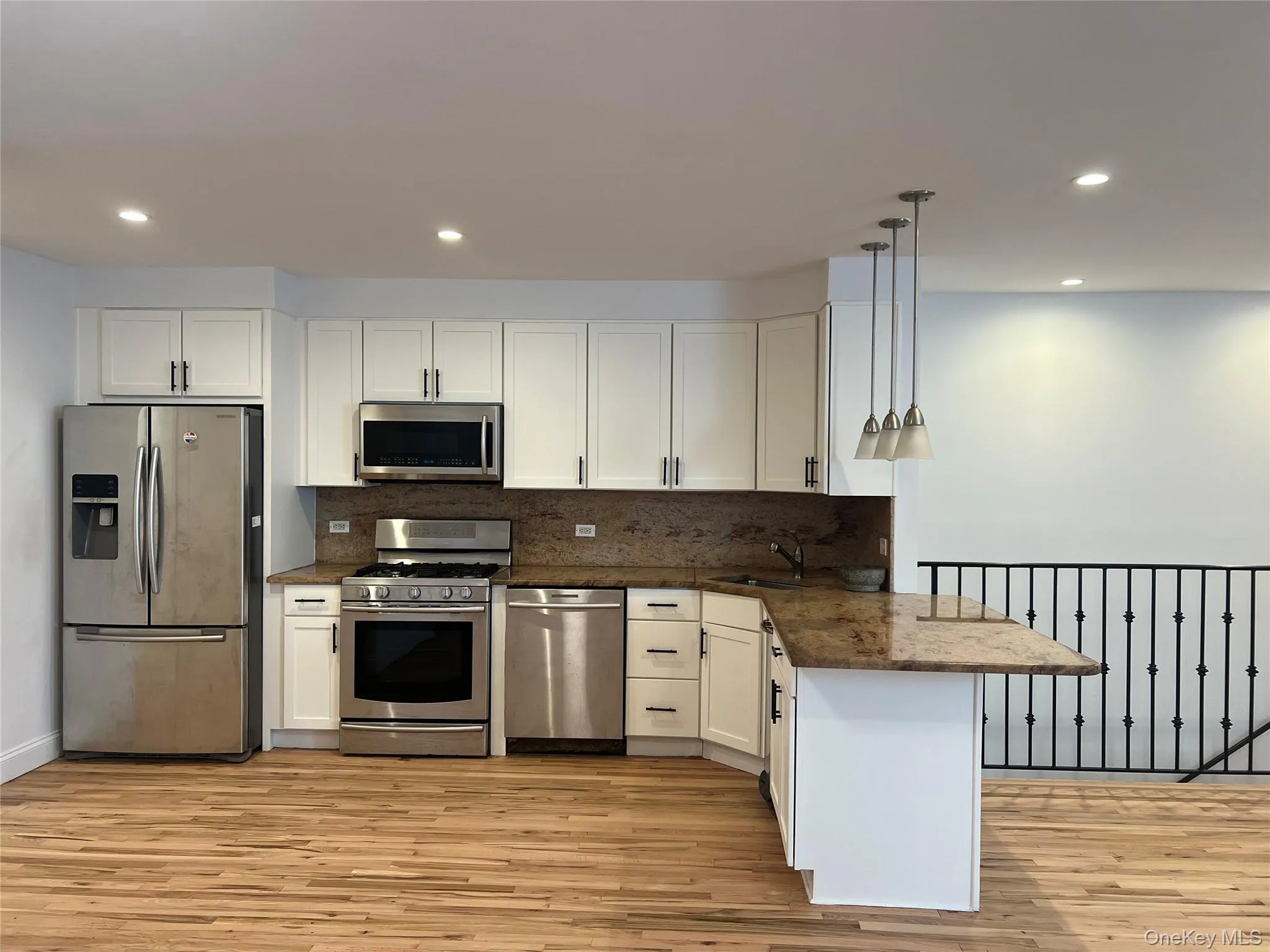 10008 Shore Front Parkway, New York, NY, 2 Bedrooms Bedrooms, 6 Rooms Rooms,2 BathroomsBathrooms,Residential,For Rent,Shore Front,0,909053 10008 Shore Front Parkway, New York, NY, 2 Bedrooms Bedrooms, 6 Rooms Rooms,2 BathroomsBathrooms,Residential,For Rent,Shore Front,0,909053