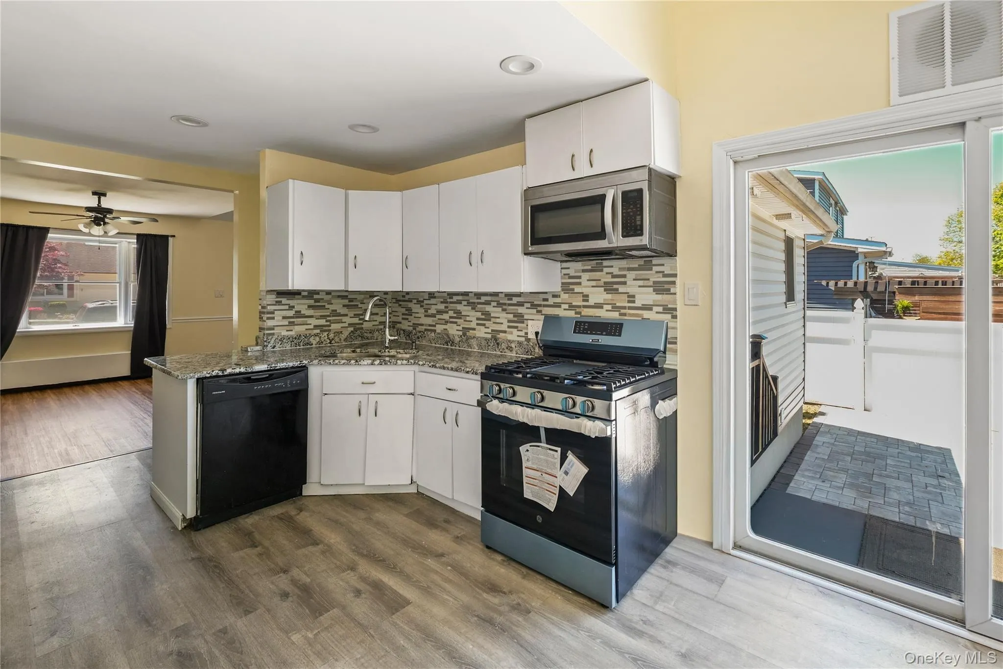 412 37th Street, Babylon, NY, 5 Bedrooms Bedrooms, 10 Rooms Rooms,3 BathroomsBathrooms,Residential Sale,For Rent,37th,0,909203 412 37th Street, Babylon, NY, 5 Bedrooms Bedrooms, 10 Rooms Rooms,3 BathroomsBathrooms,Residential Sale,For Rent,37th,0,909203