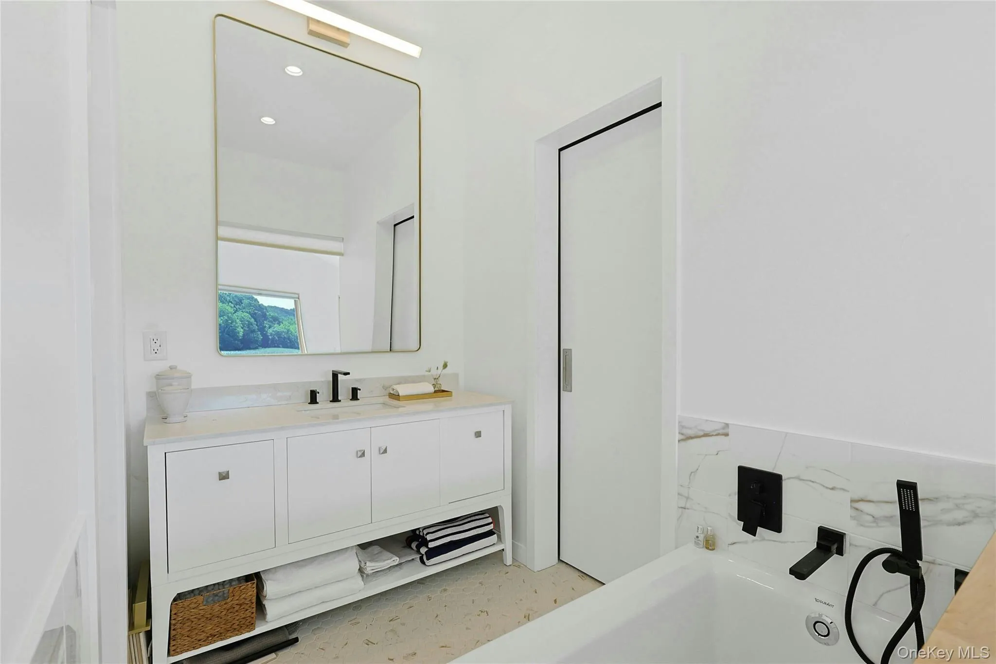 93 Paradise Avenue, Orangetown, NY, 2 Bedrooms Bedrooms, 6 Rooms Rooms,2 BathroomsBathrooms,Residential Lease,Idx,Paradise,0,909309 93 Paradise Avenue, Orangetown, NY, 2 Bedrooms Bedrooms, 6 Rooms Rooms,2 BathroomsBathrooms,Residential Lease,Idx,Paradise,0,909309