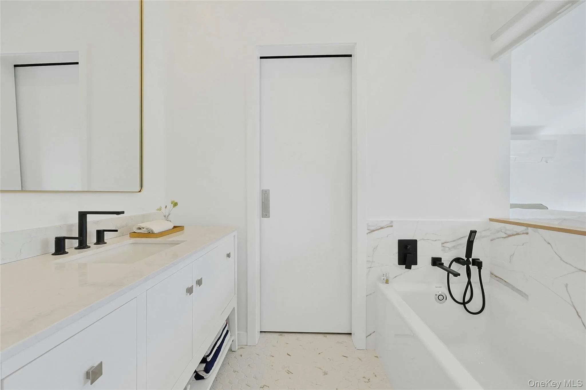 93 Paradise Avenue, Orangetown, NY, 2 Bedrooms Bedrooms, 6 Rooms Rooms,2 BathroomsBathrooms,Residential Lease,Idx,Paradise,0,909309 93 Paradise Avenue, Orangetown, NY, 2 Bedrooms Bedrooms, 6 Rooms Rooms,2 BathroomsBathrooms,Residential Lease,Idx,Paradise,0,909309