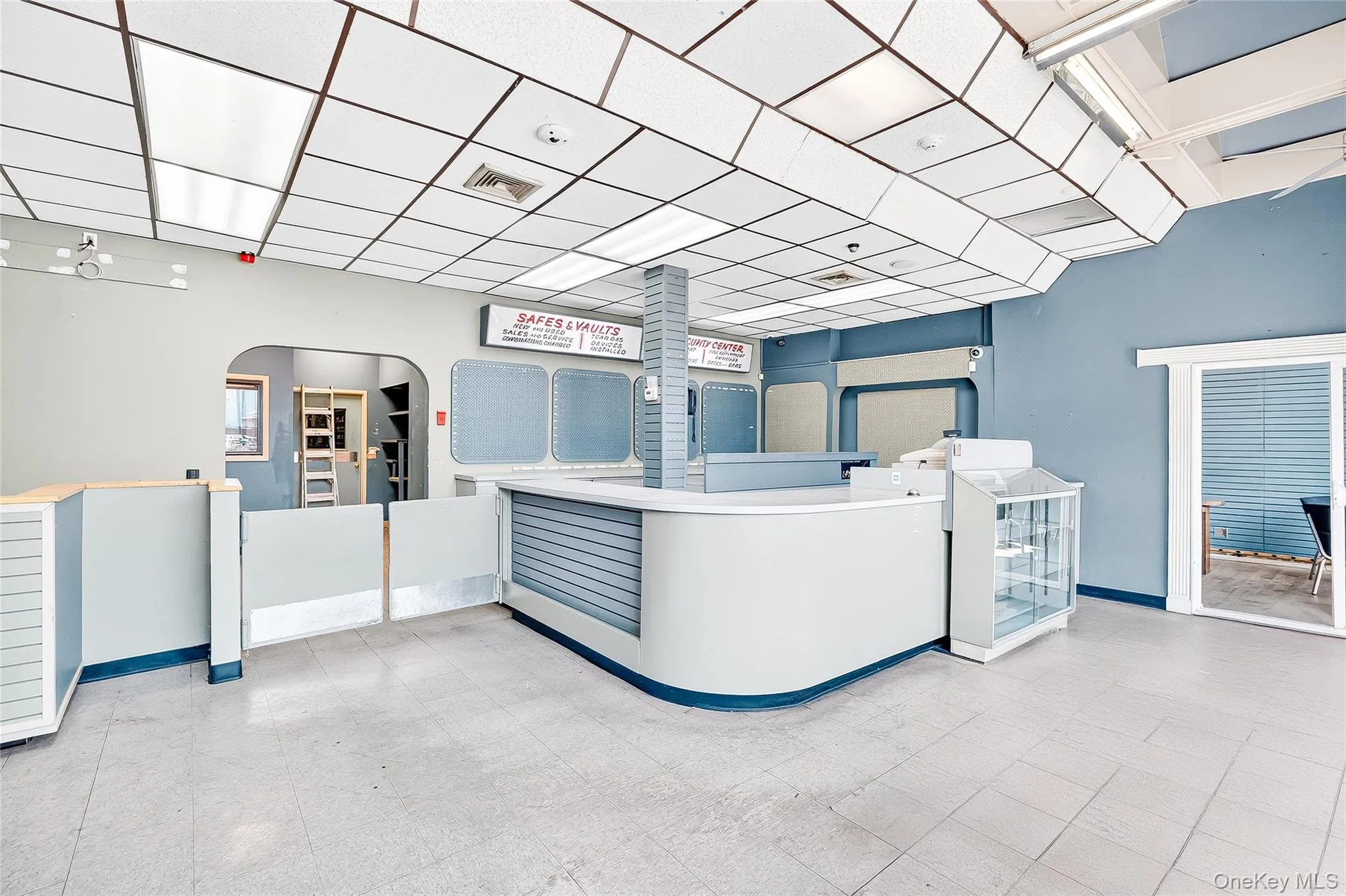 Retail Counter 2 Retail Counter 2