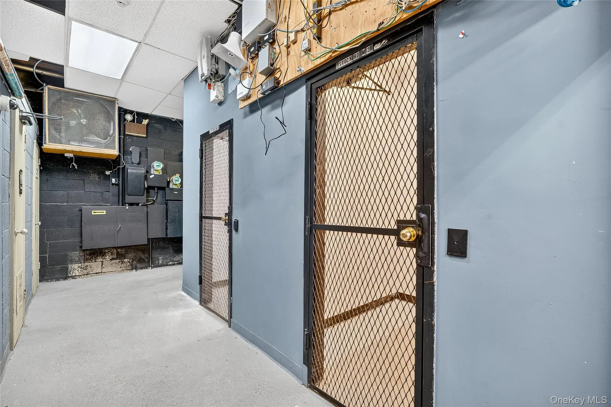 Equipment cage Equipment cage