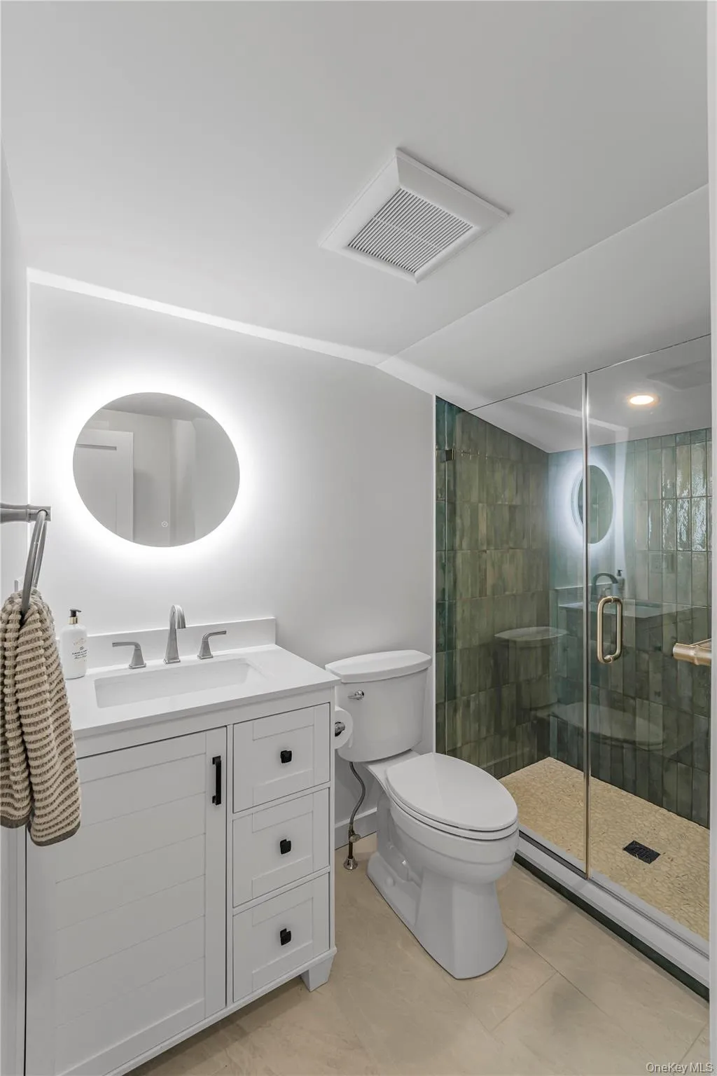 1st Floor Hall Bath - Photo 2 1st Floor Hall Bath - Photo 2