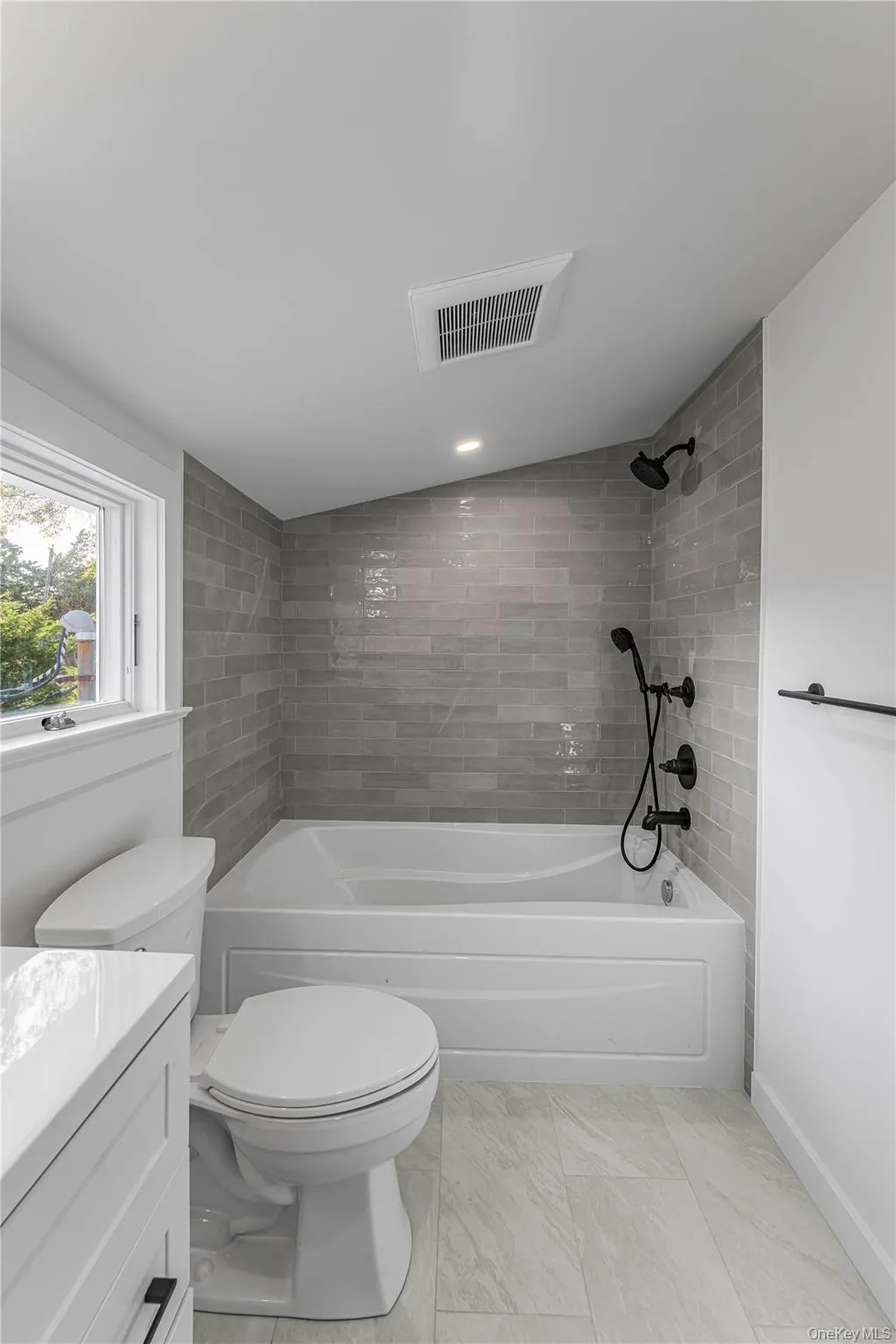 2nd Floor Ensuite Bath - Photo 2 2nd Floor Ensuite Bath - Photo 2