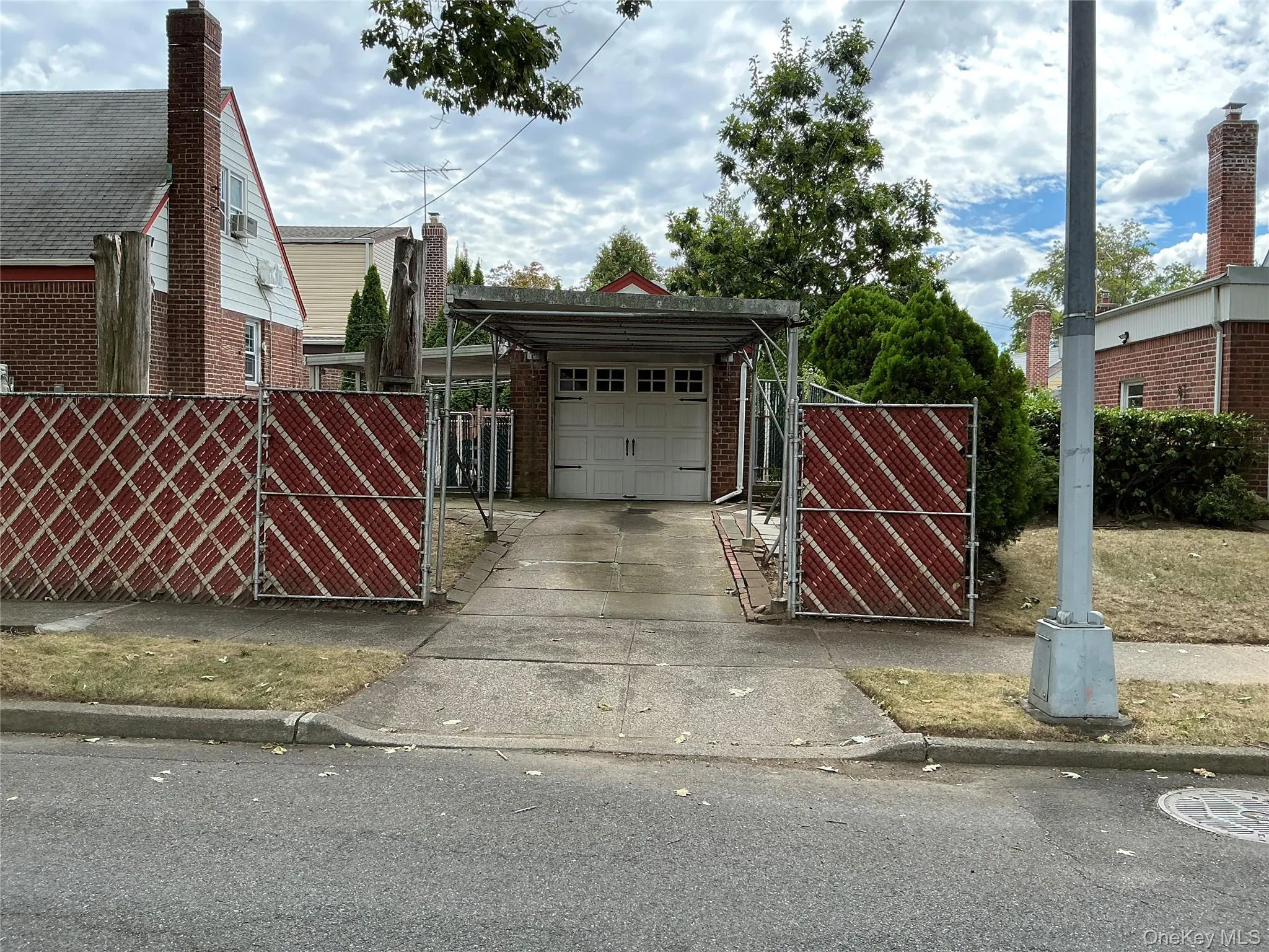 Gate with carport,Garage, storage room Gate with carport,Garage, storage room