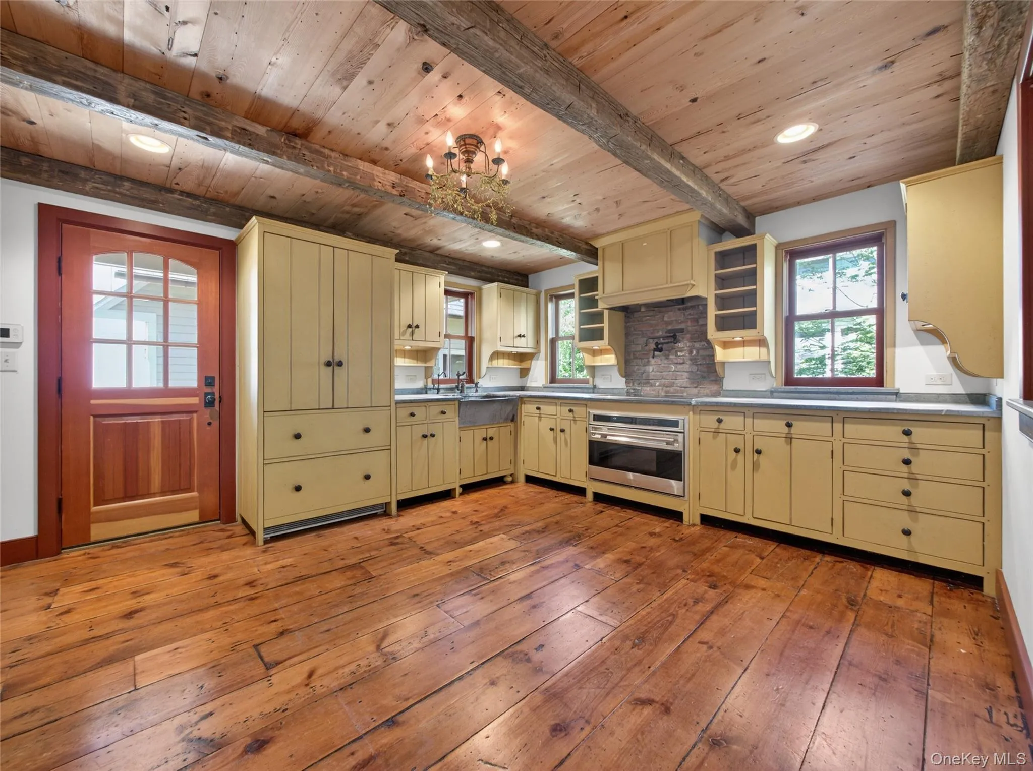 CUSTOM KITCHEN W/DOOR TO SCREENED PORCH CUSTOM KITCHEN W/DOOR TO SCREENED PORCH
