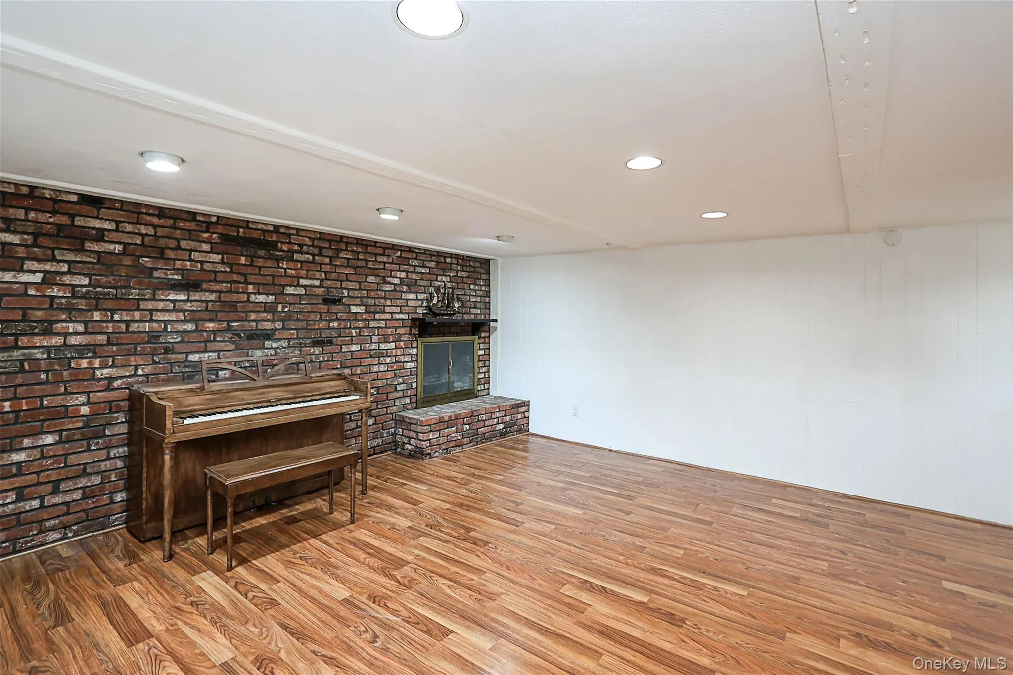 14 Glenn Drive, Oyster Bay, NY, 4 Bedrooms Bedrooms, 8 Rooms Rooms,3 BathroomsBathrooms,Residential Lease,Idx,Glenn,0,910199 14 Glenn Drive, Oyster Bay, NY, 4 Bedrooms Bedrooms, 8 Rooms Rooms,3 BathroomsBathrooms,Residential Lease,Idx,Glenn,0,910199