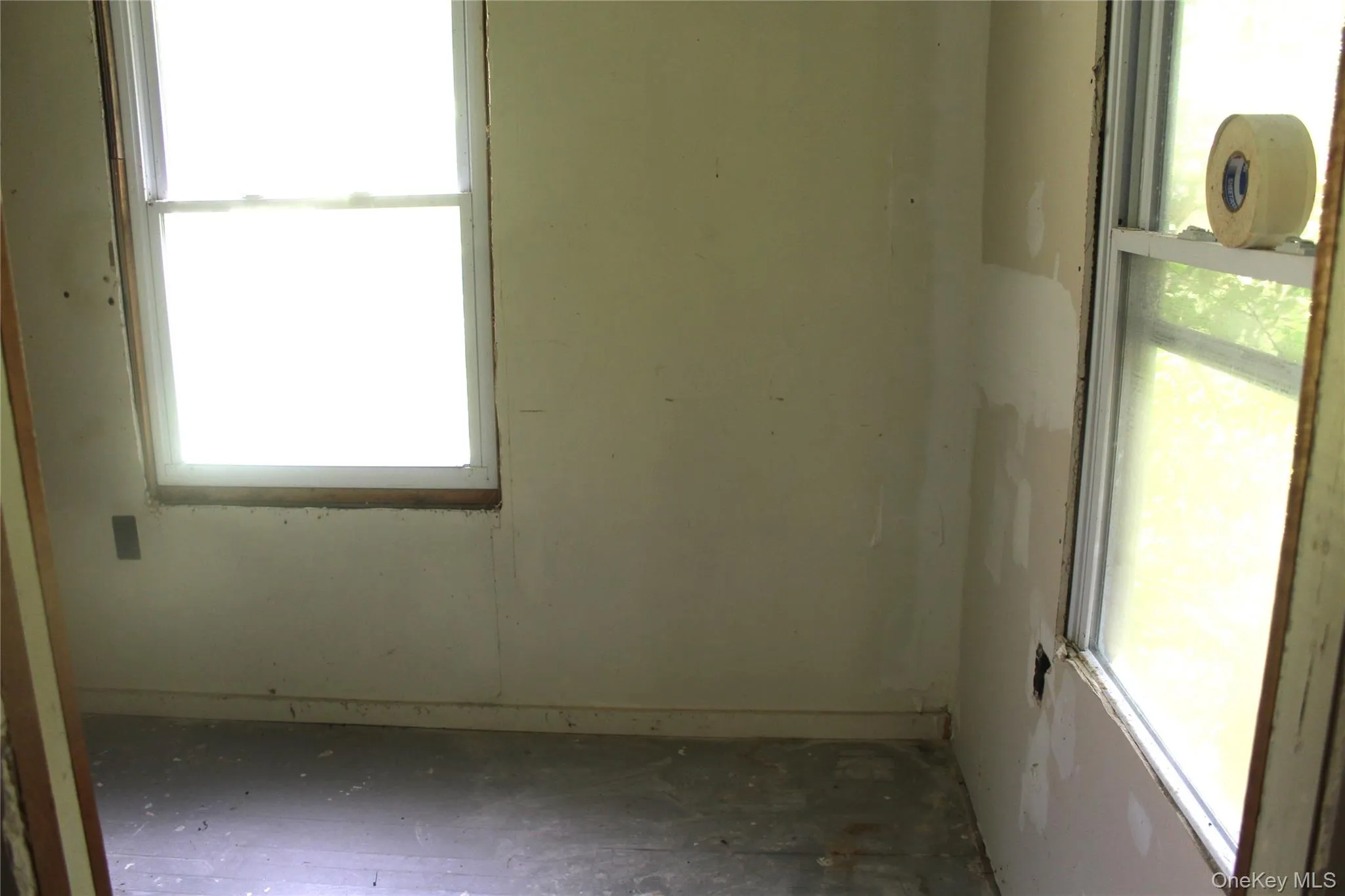 Unfurnished room with plenty of natural light Unfurnished room with plenty of natural light
