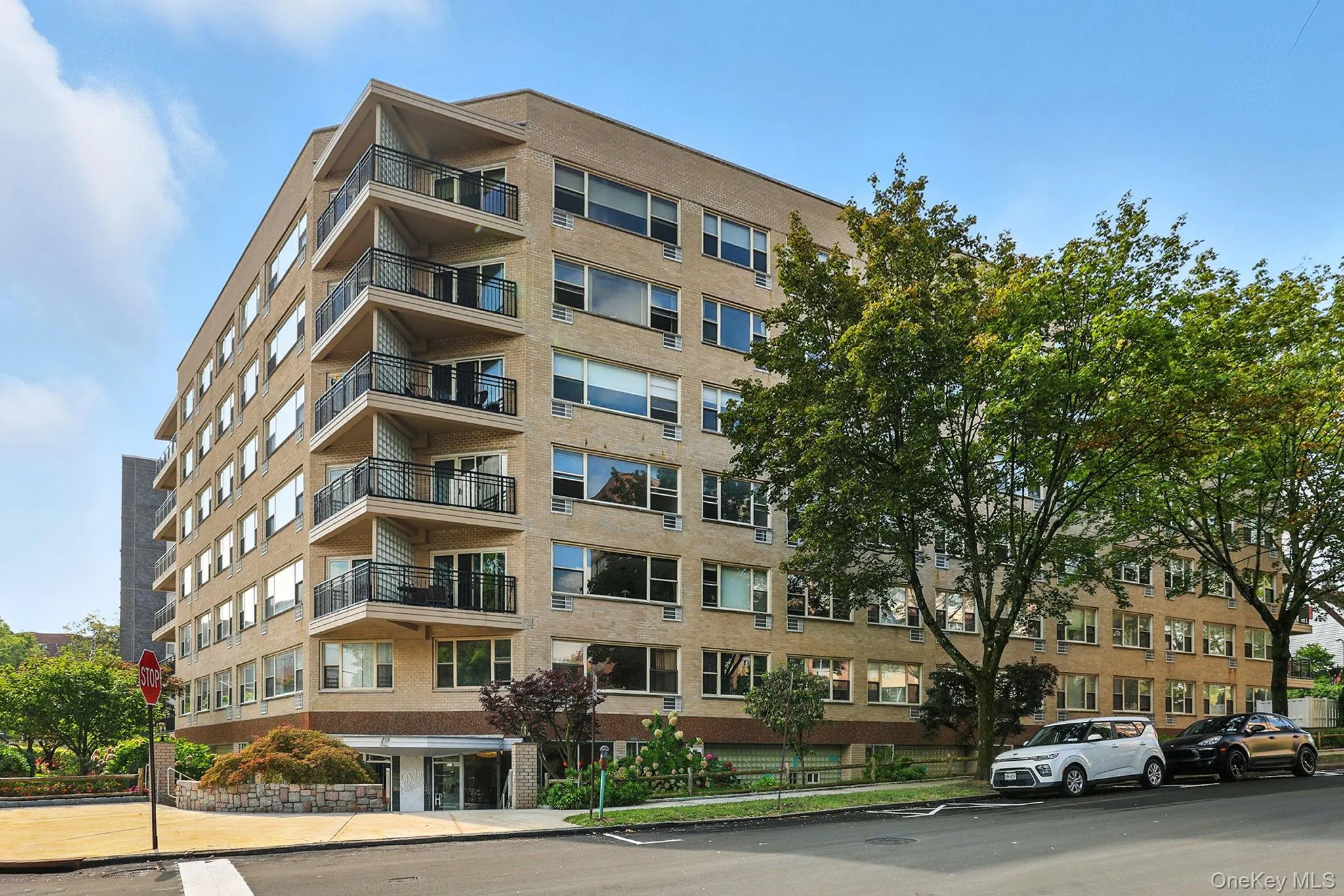 View of apartment building / complex View of apartment building / complex