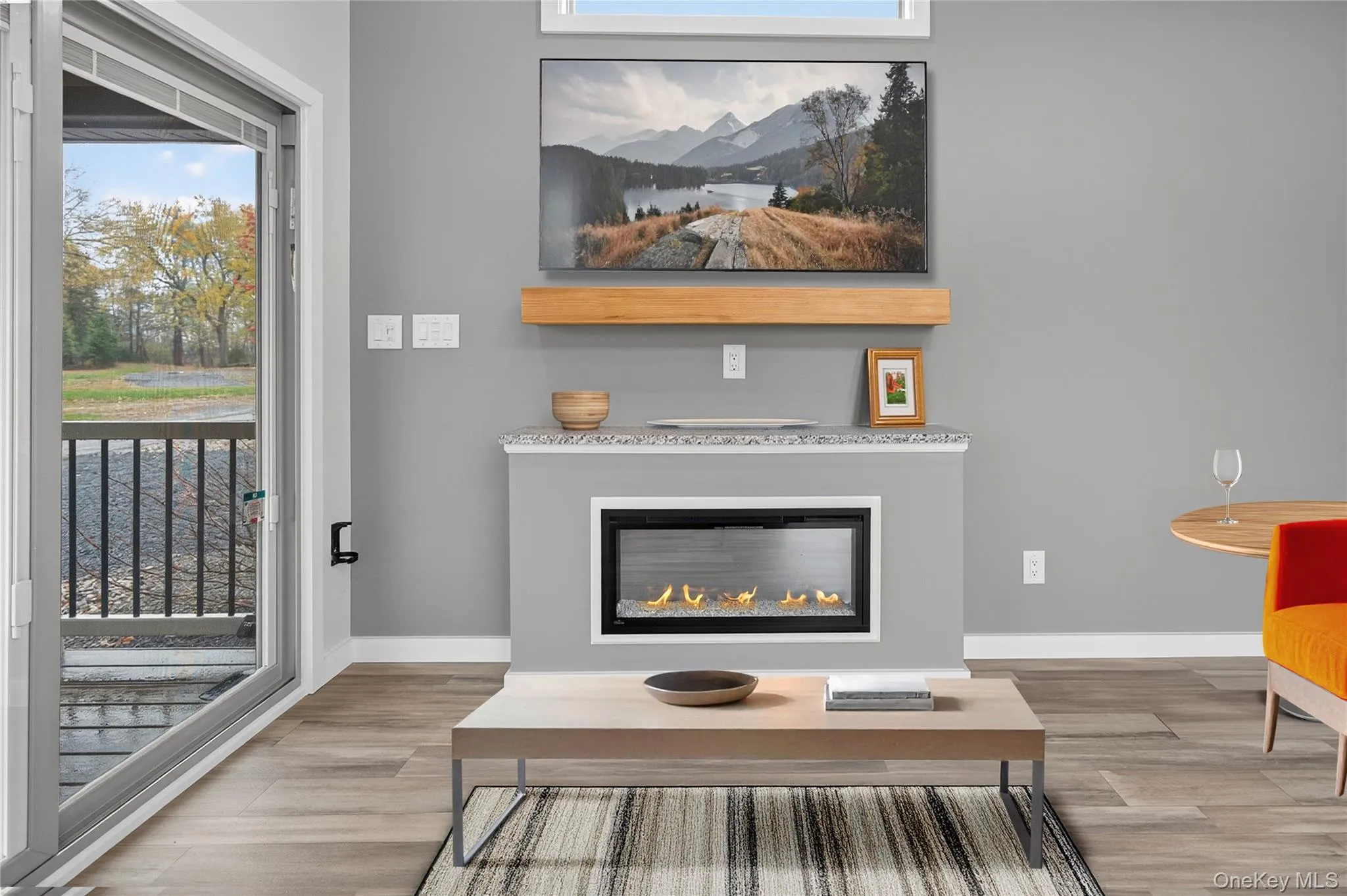 Living room fireplace is standard in this model. Living room fireplace is standard in this model.