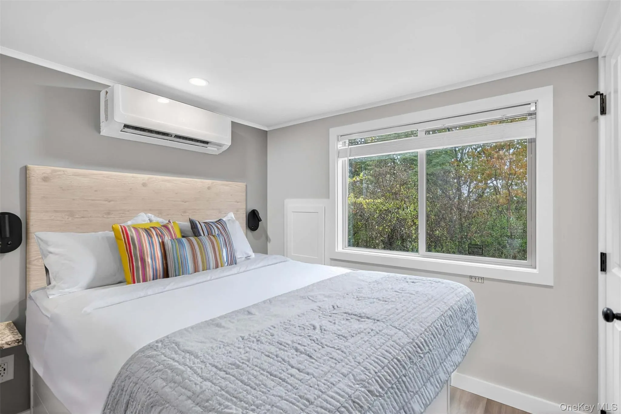 Bedroom fits full or short queen. Depicted here is a short queen Bedroom fits full or short queen. Depicted here is a short queen